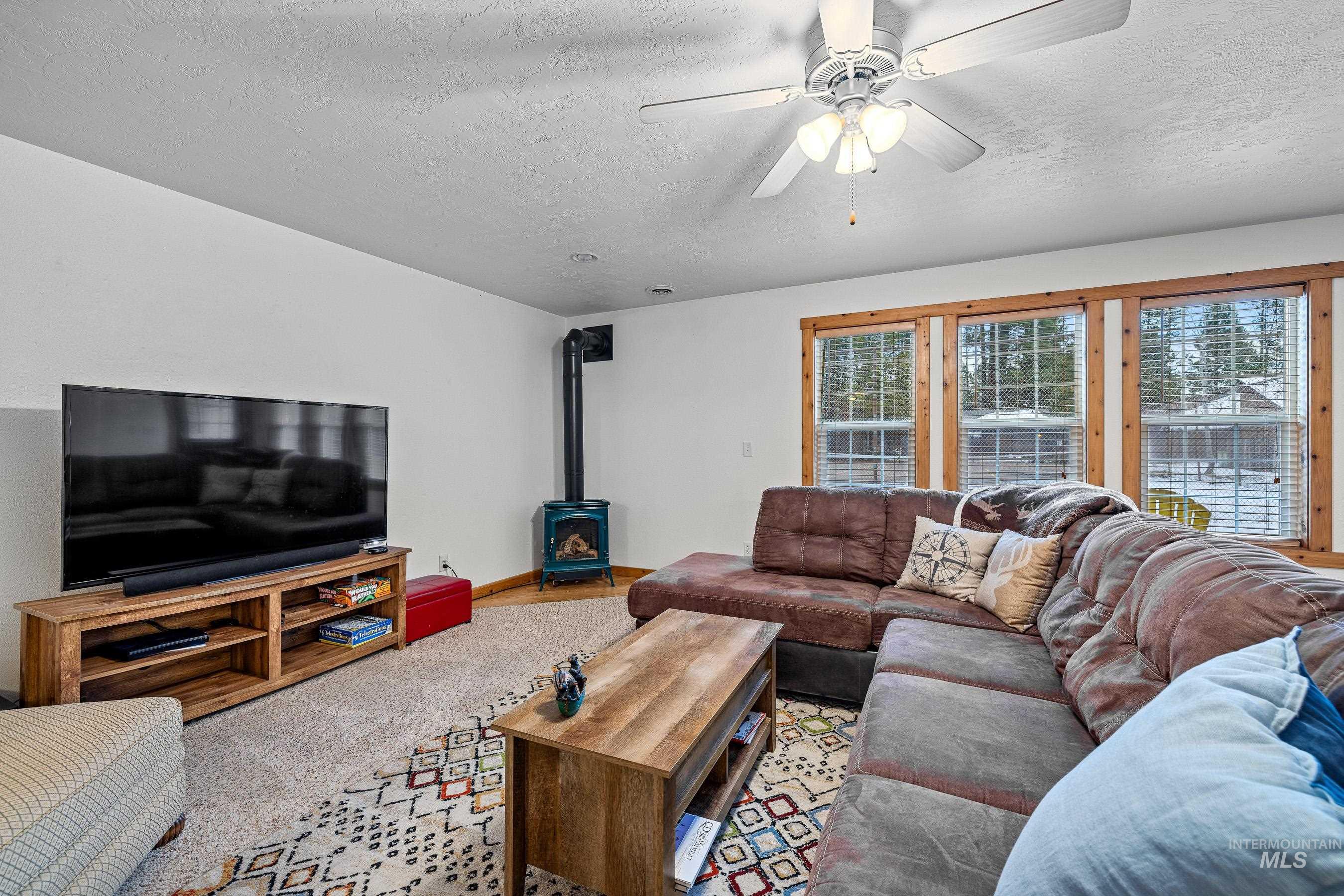 1644 N Davis Property Photo 4