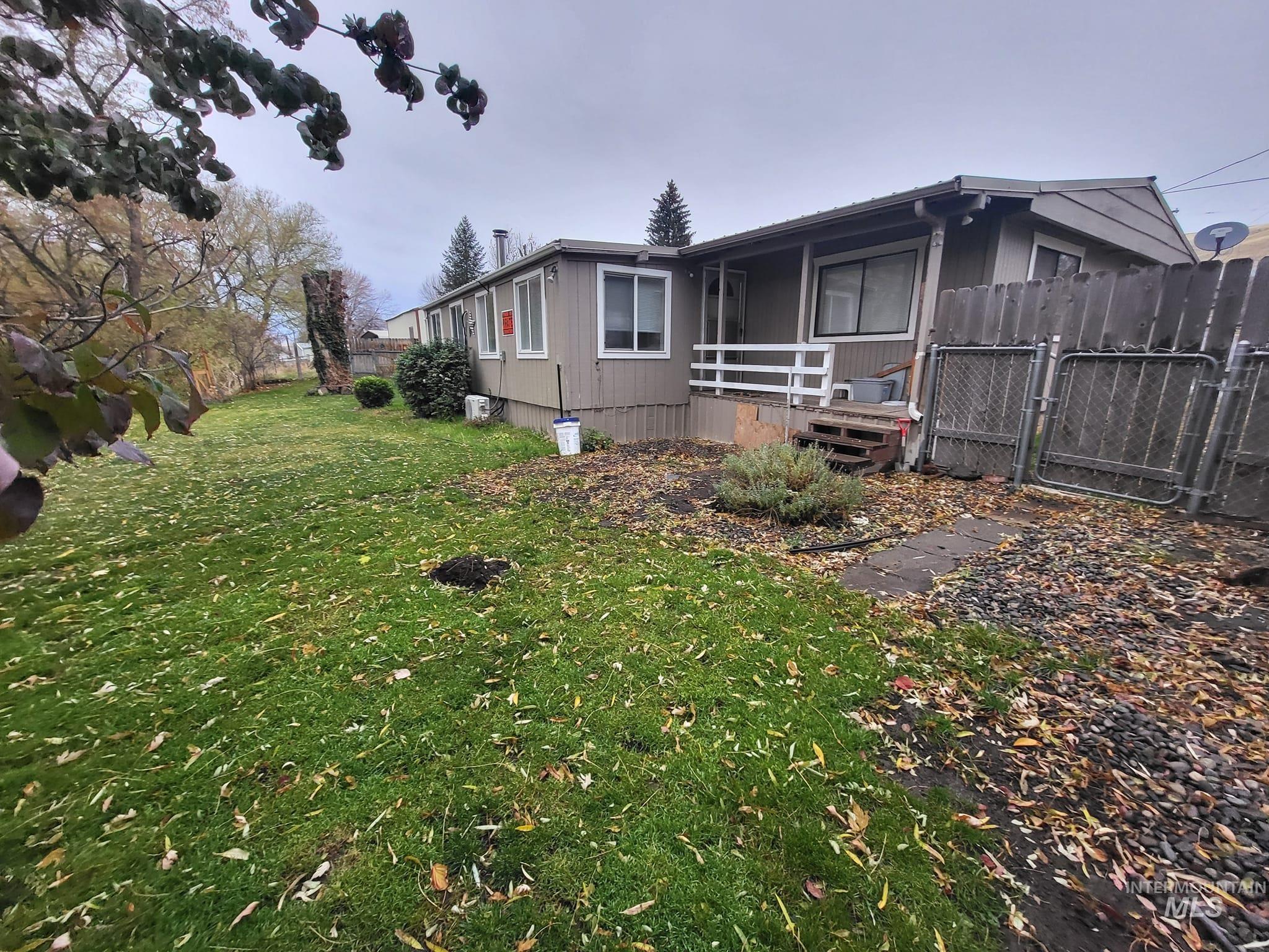 1689 Pataha Street Property Photo