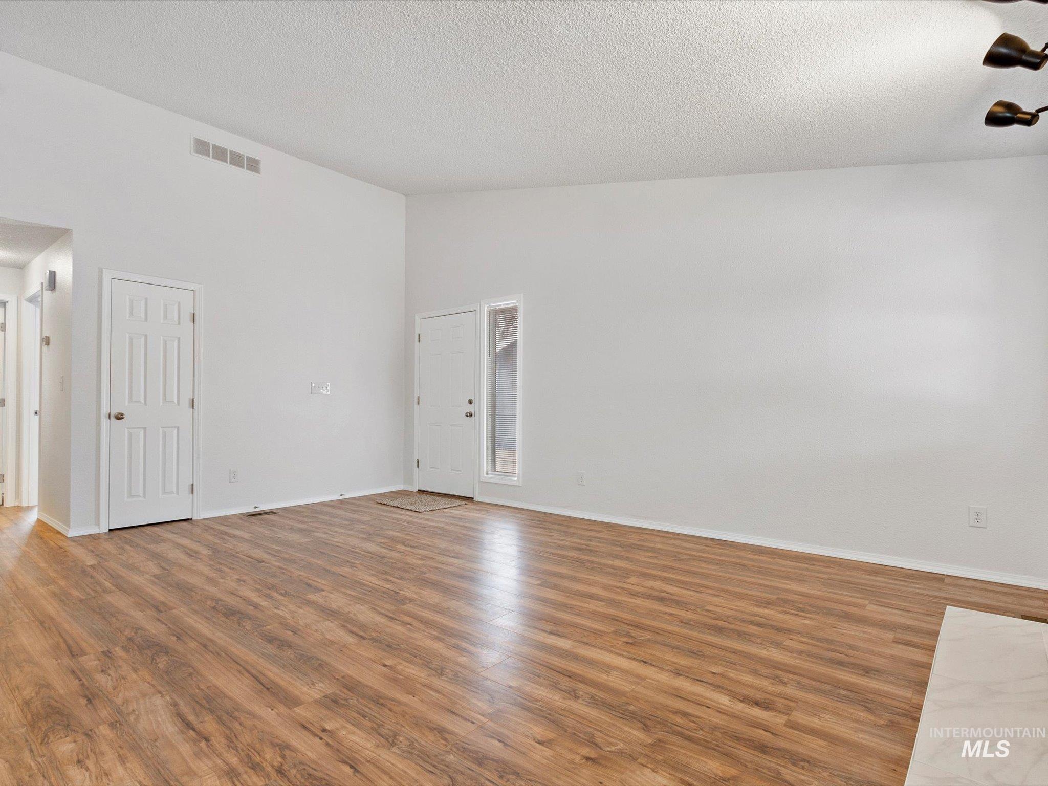 1040 E 4th North Property Photo 3
