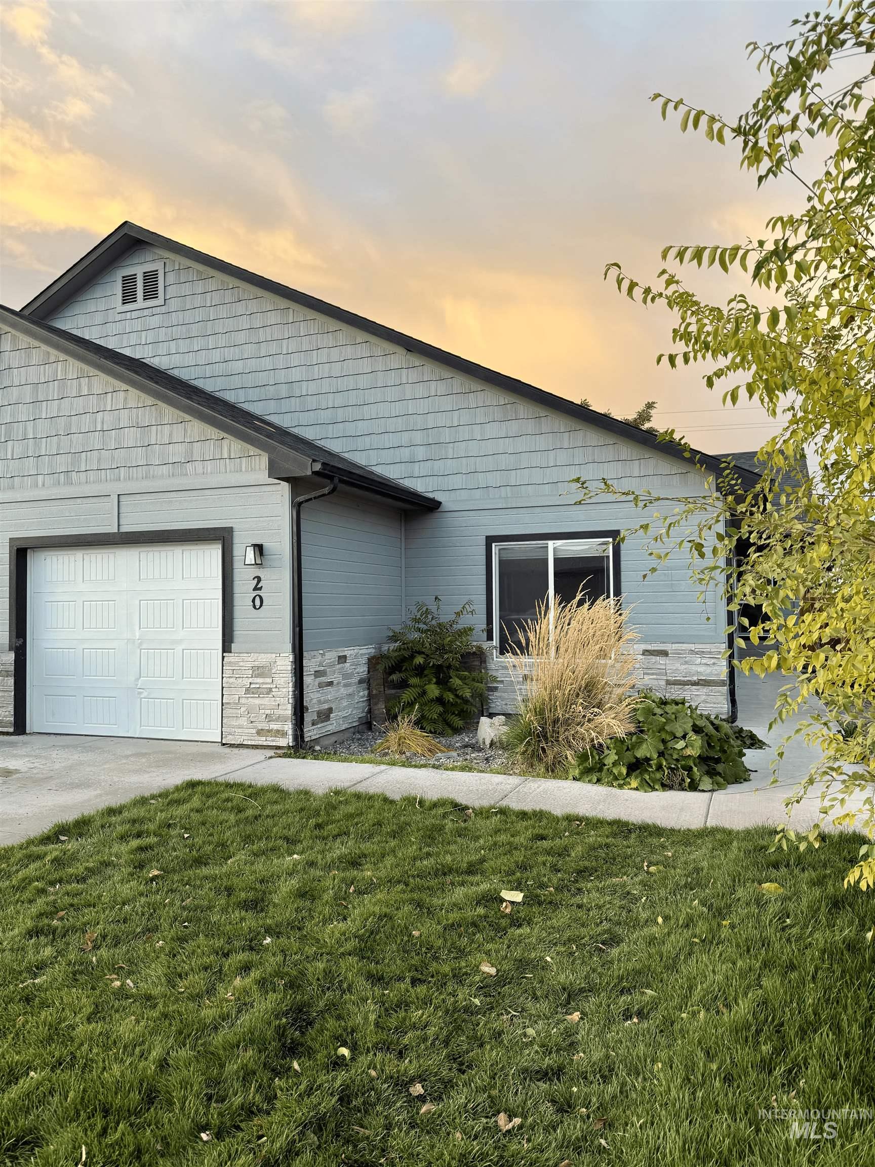 20 W Owyhee Ave Property Photo 1