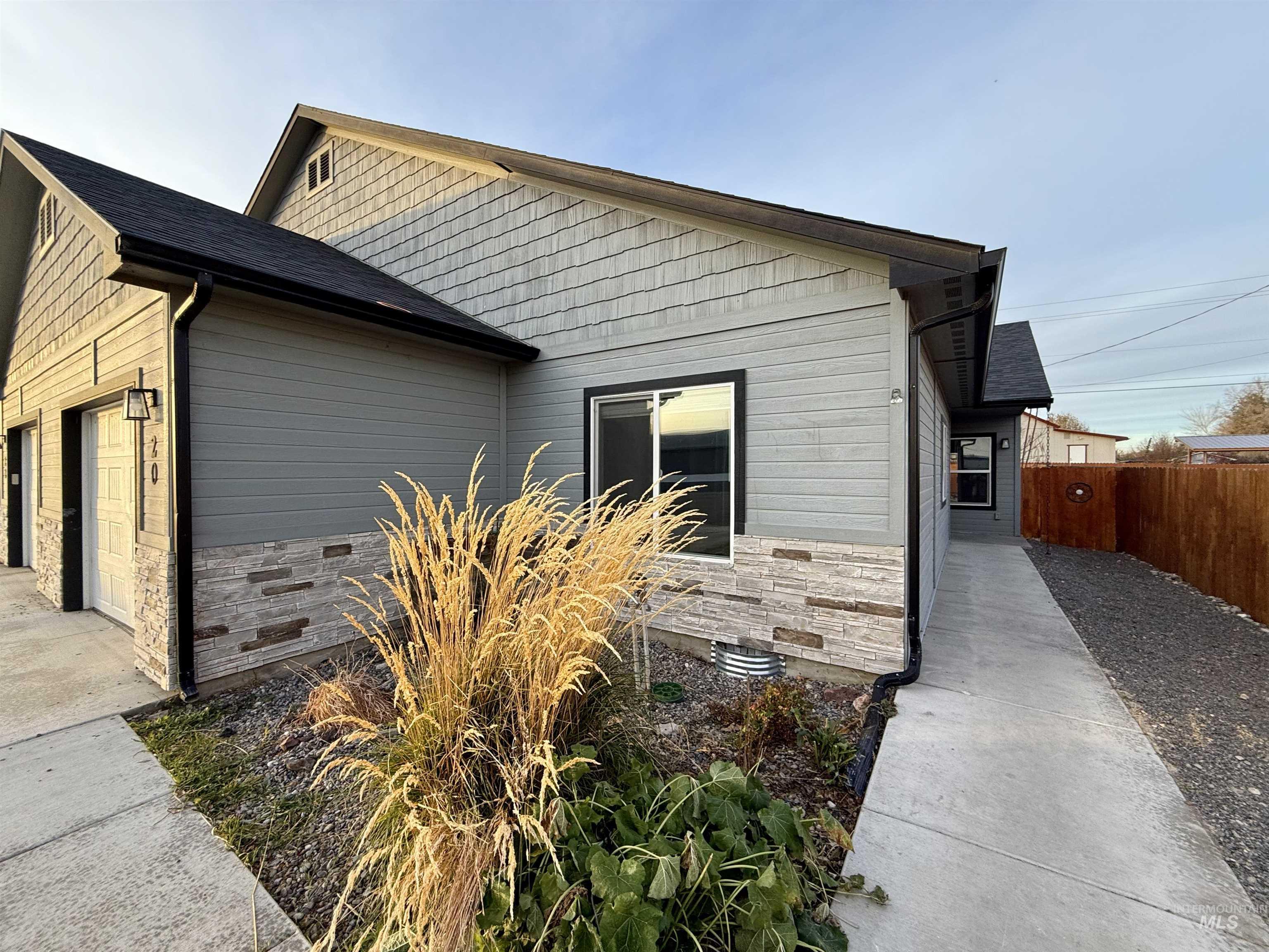 20 W Owyhee Ave Property Photo 2