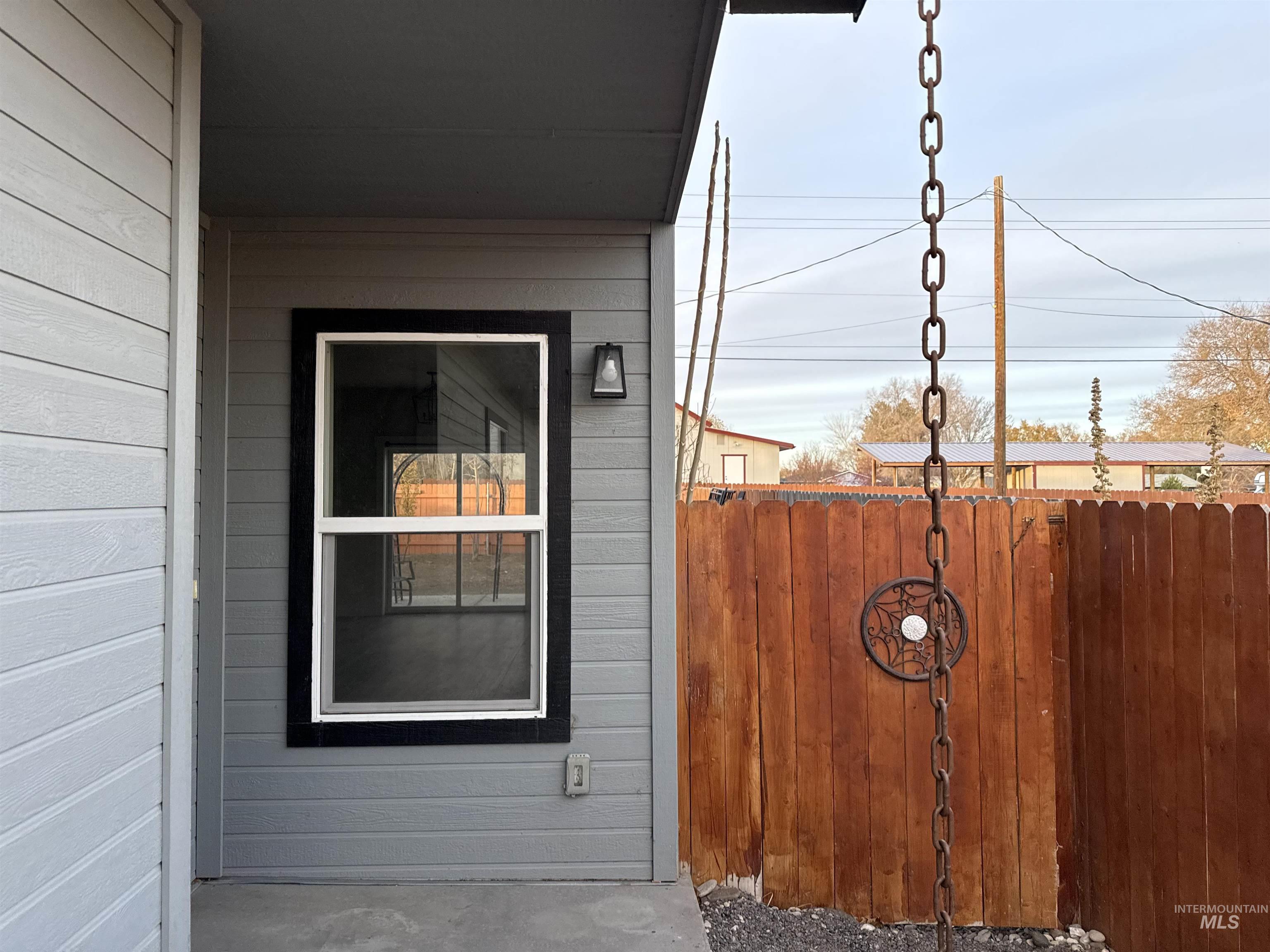 20 W Owyhee Ave Property Photo 3