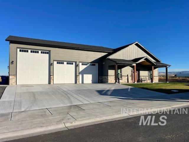 3729 Skyview Dr. Property Photo 1