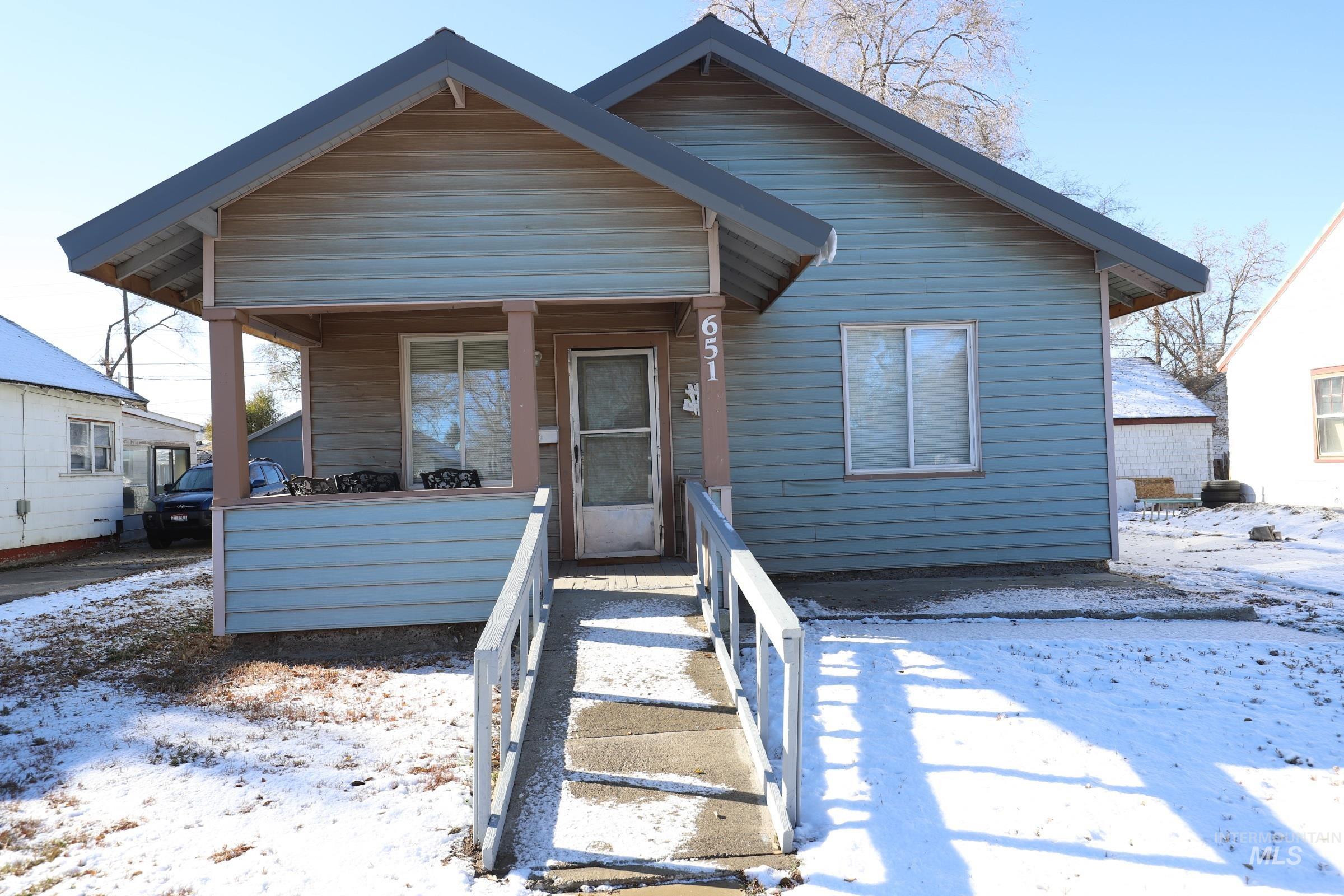 651 2nd Avenue West Property Photo 1