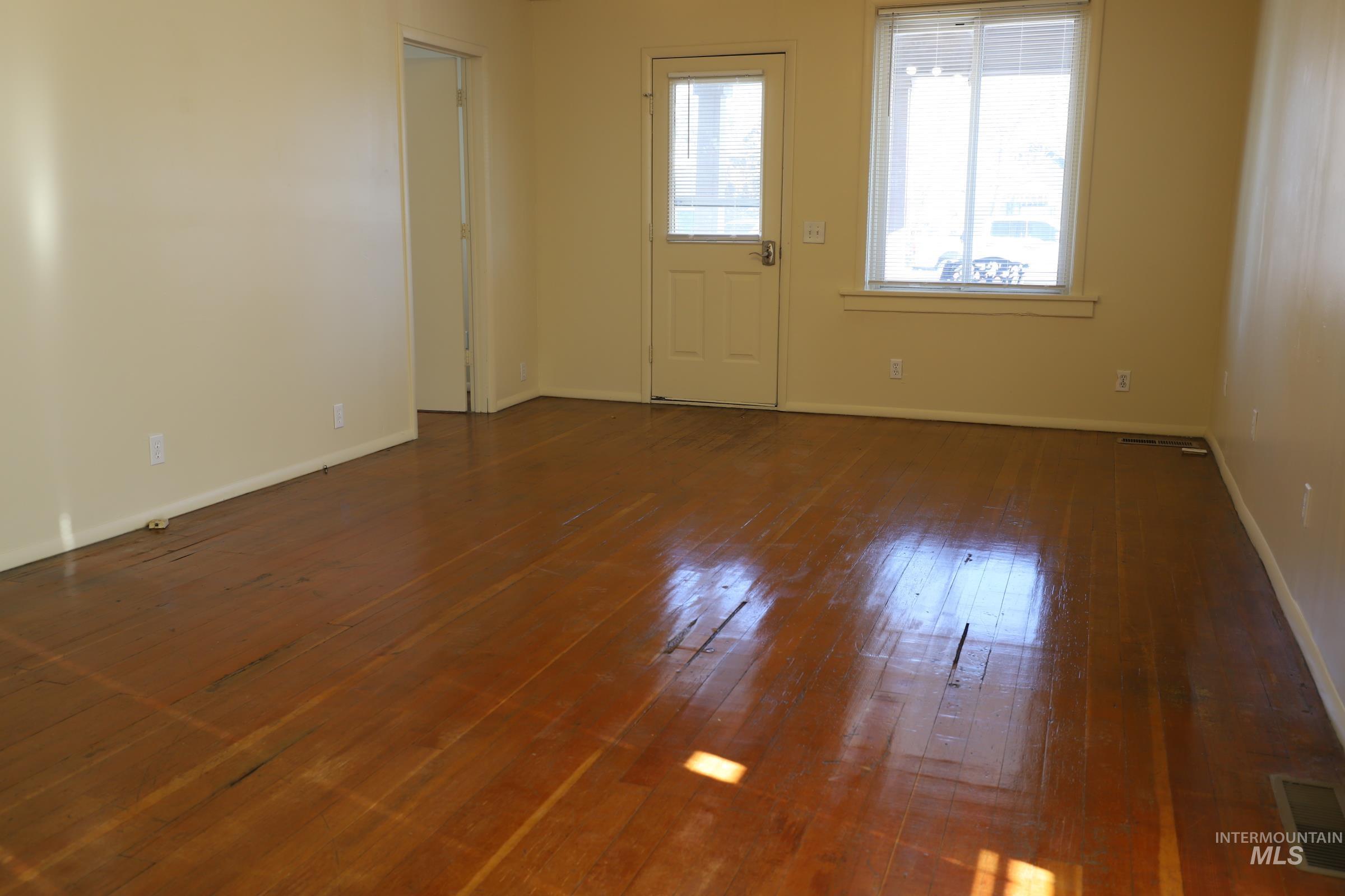 651 2nd Avenue West Property Photo 5