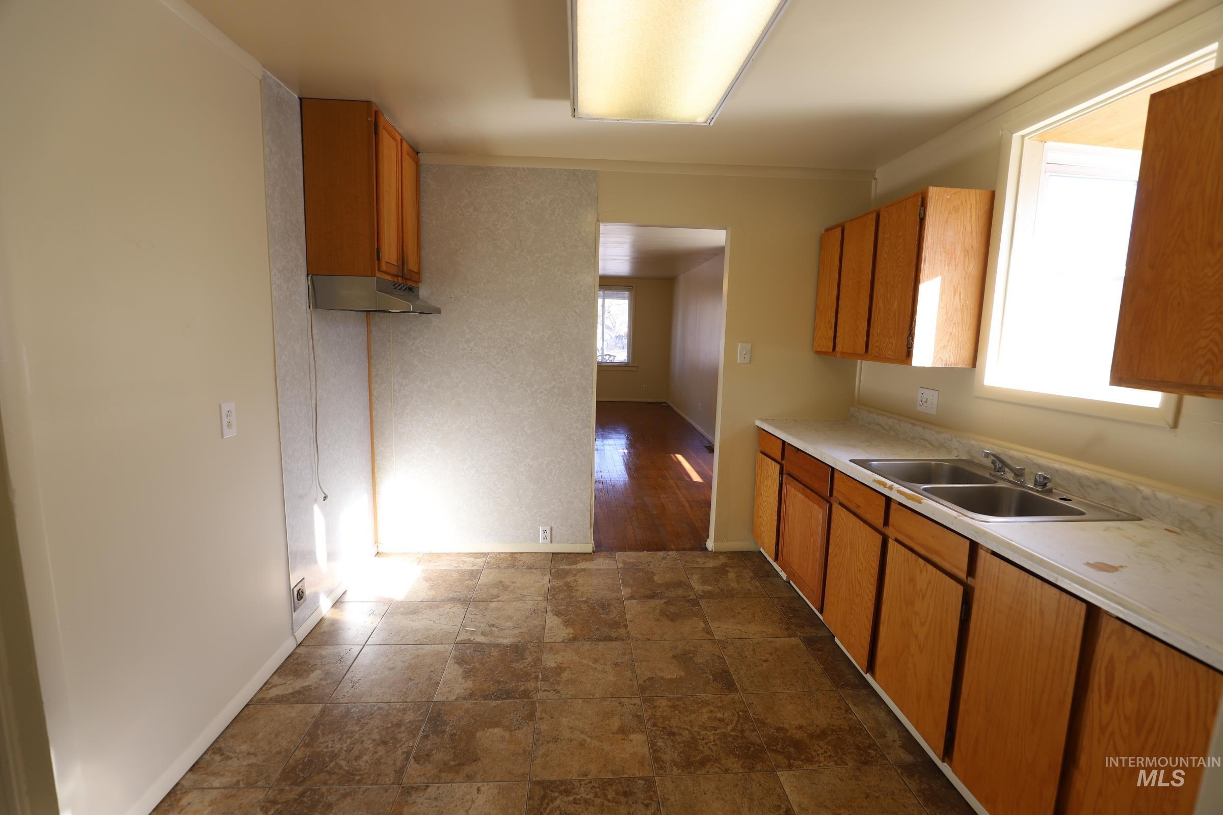 651 2nd Avenue West Property Photo 8