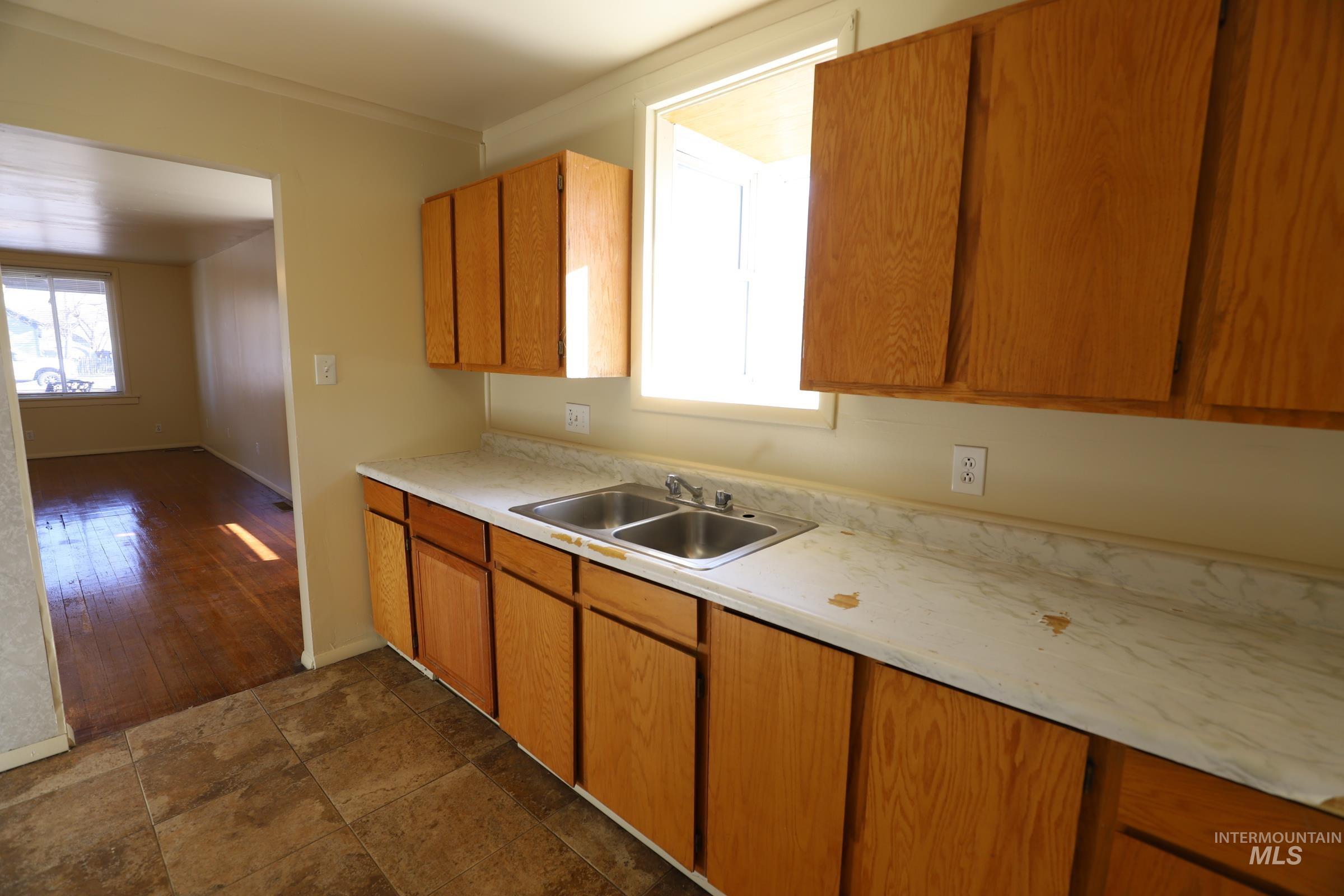 651 2nd Avenue West Property Photo 9