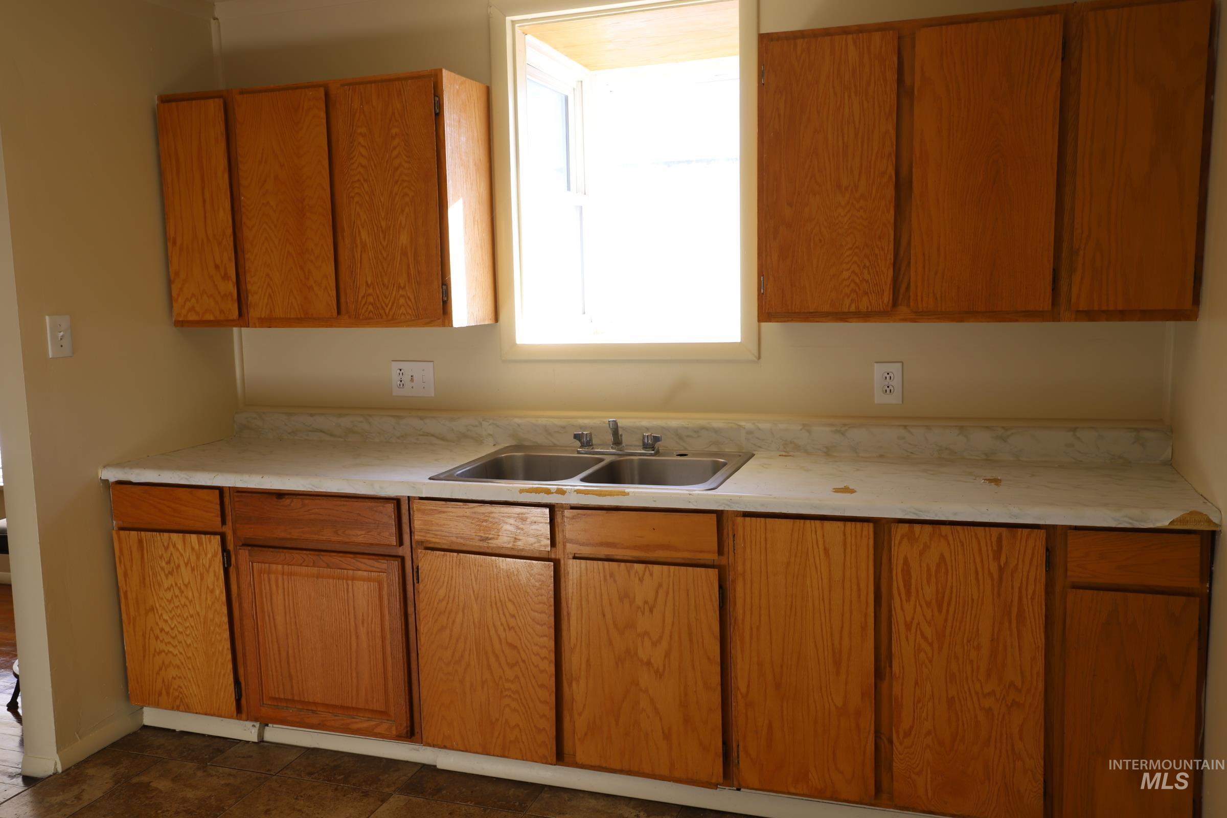 651 2nd Avenue West Property Photo 10