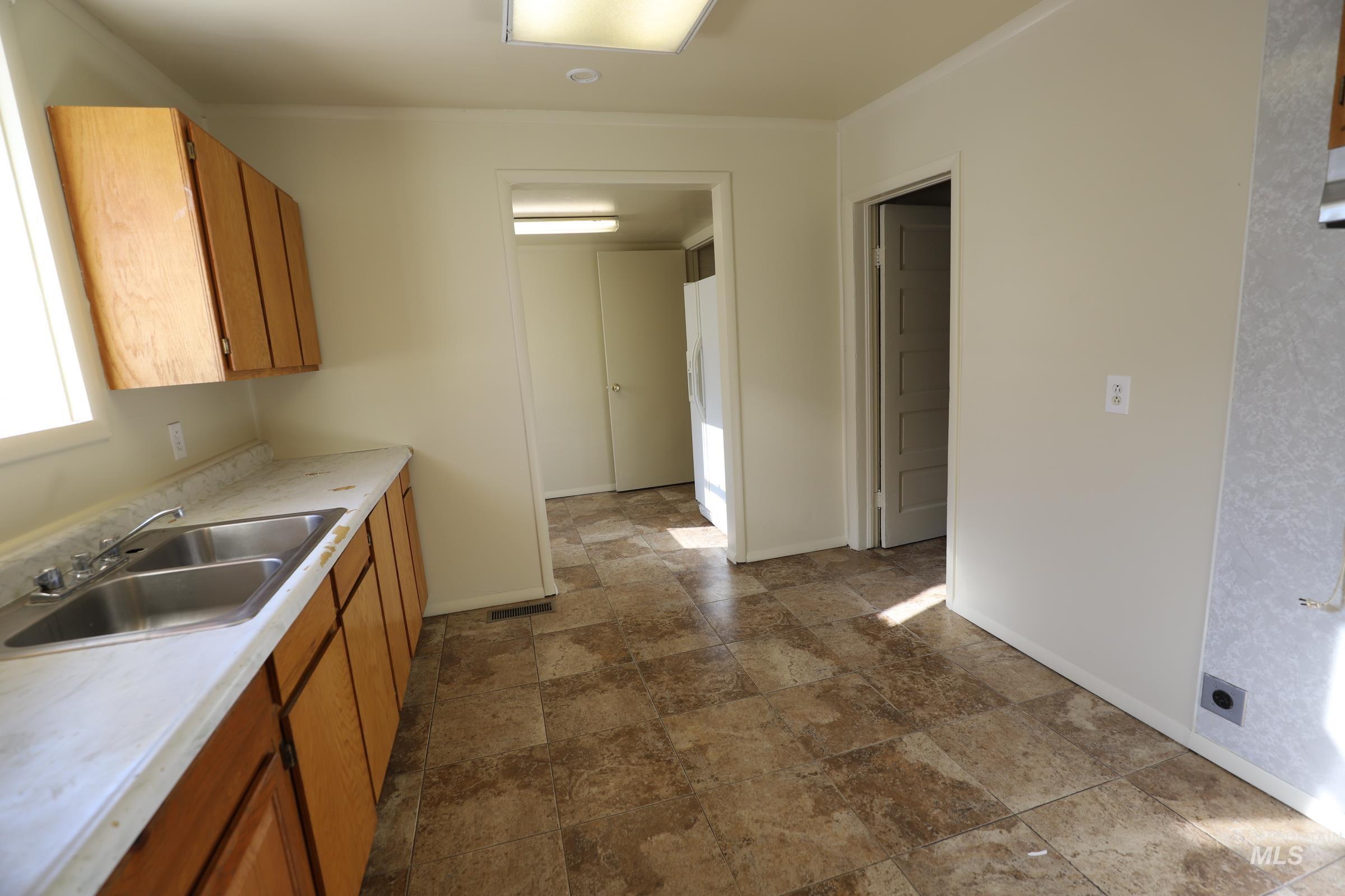 651 2nd Avenue West Property Photo 11