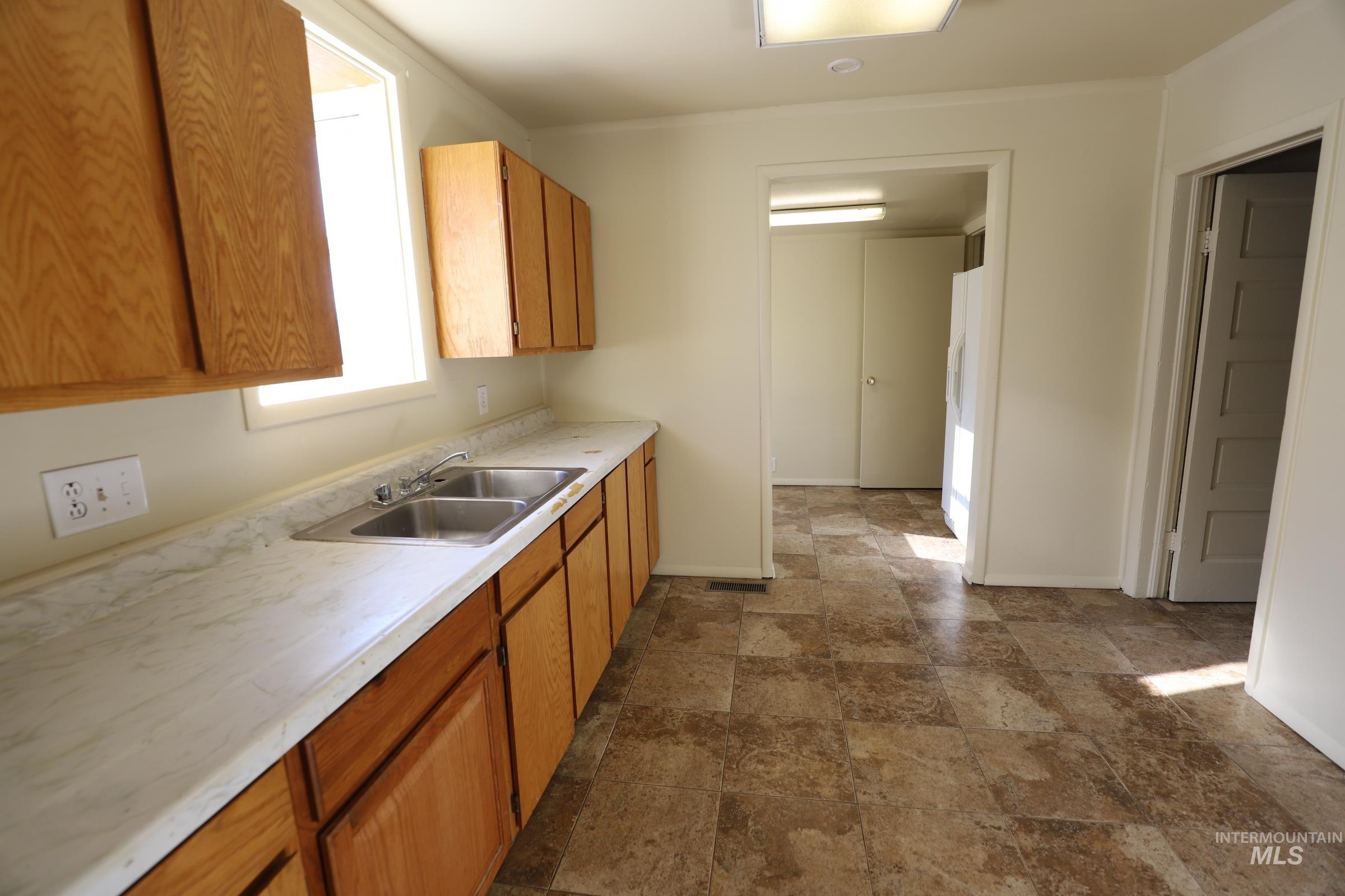 651 2nd Avenue West Property Photo 12