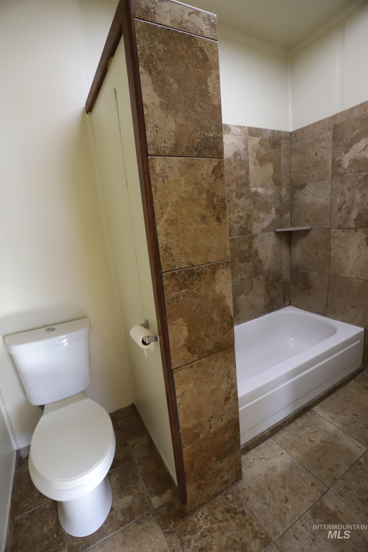 651 2nd Avenue West Property Photo 17