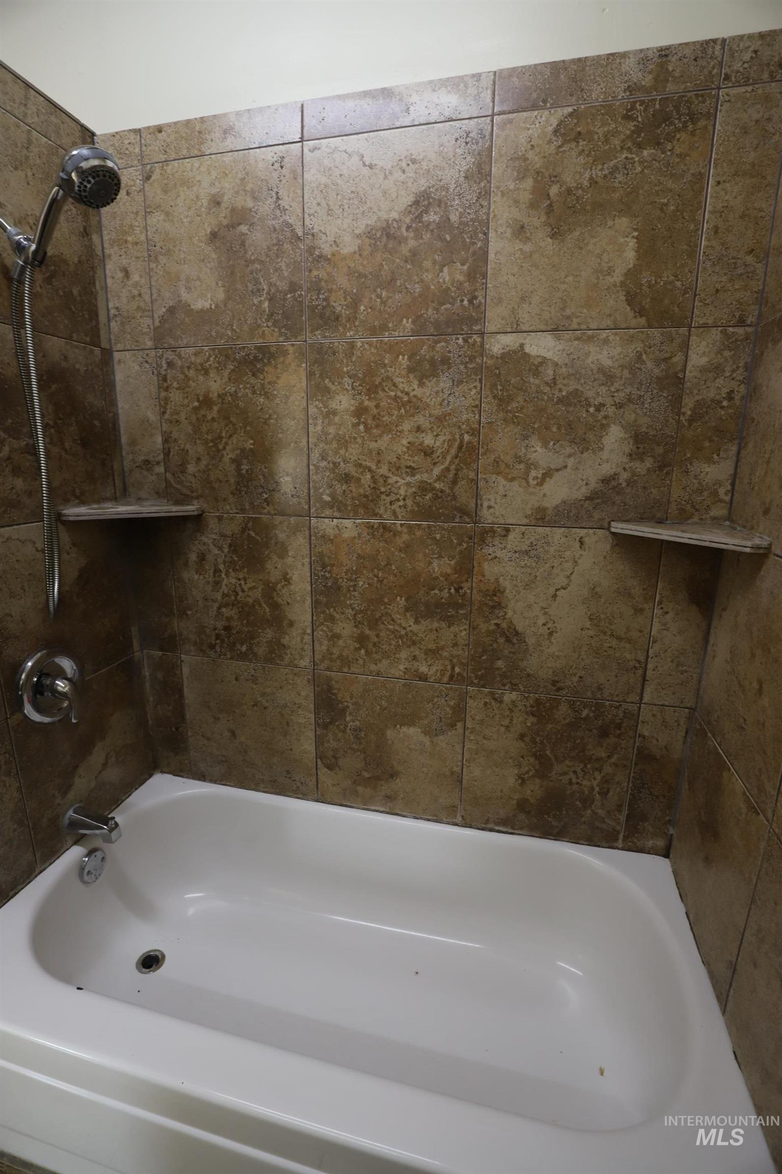 651 2nd Avenue West Property Photo 18