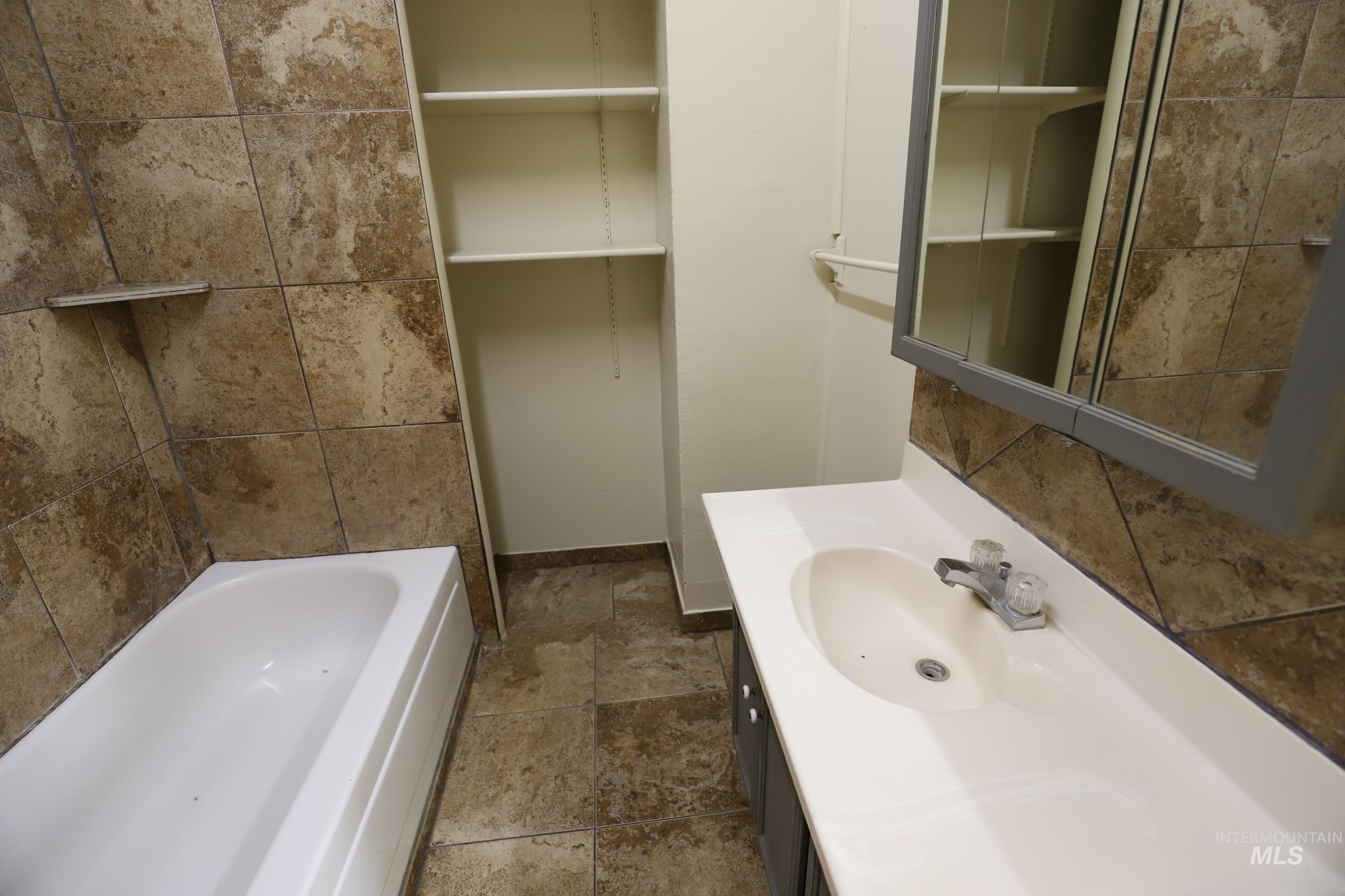 651 2nd Avenue West Property Photo 19