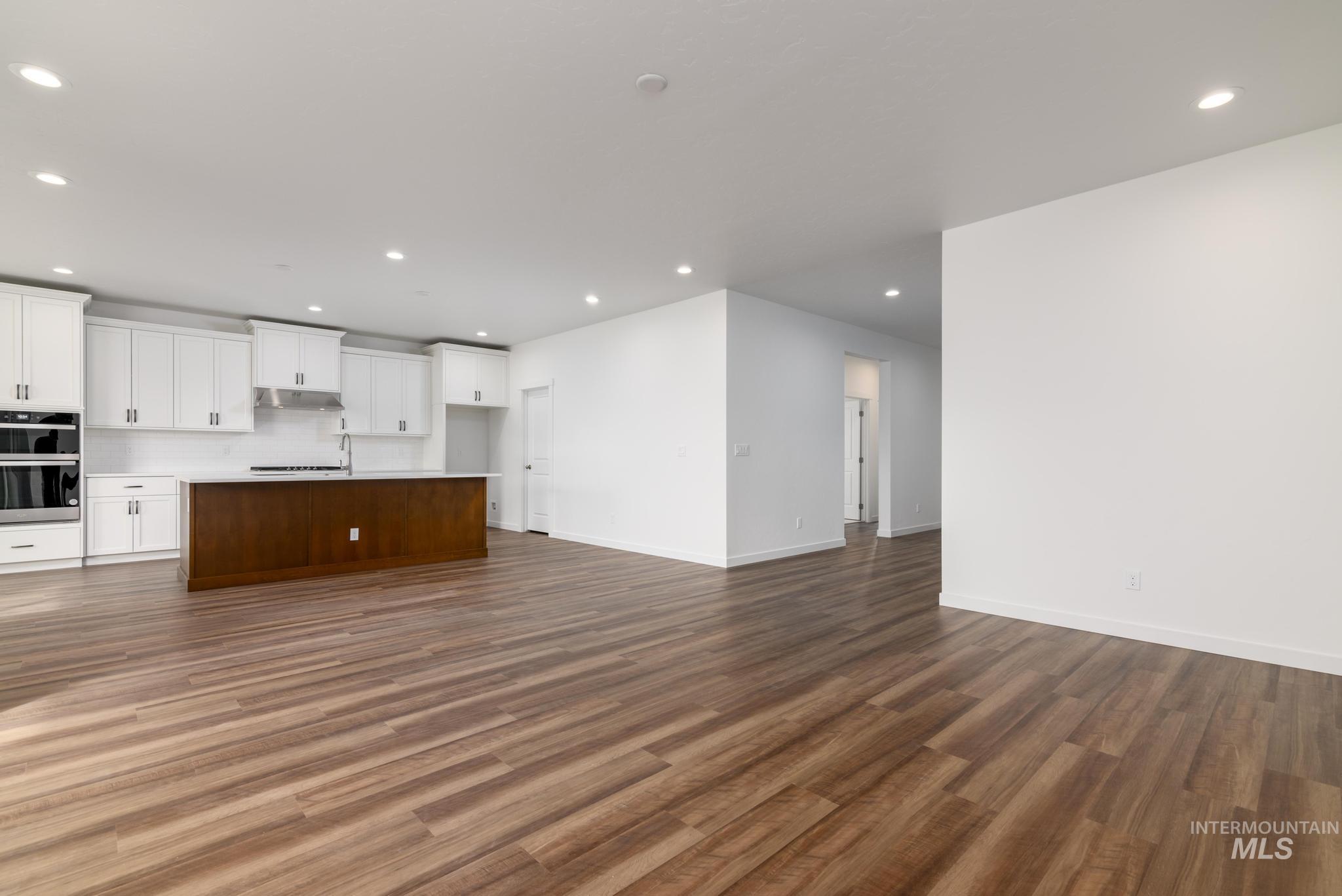 2106 N Branding Iron Ave Property Photo 2