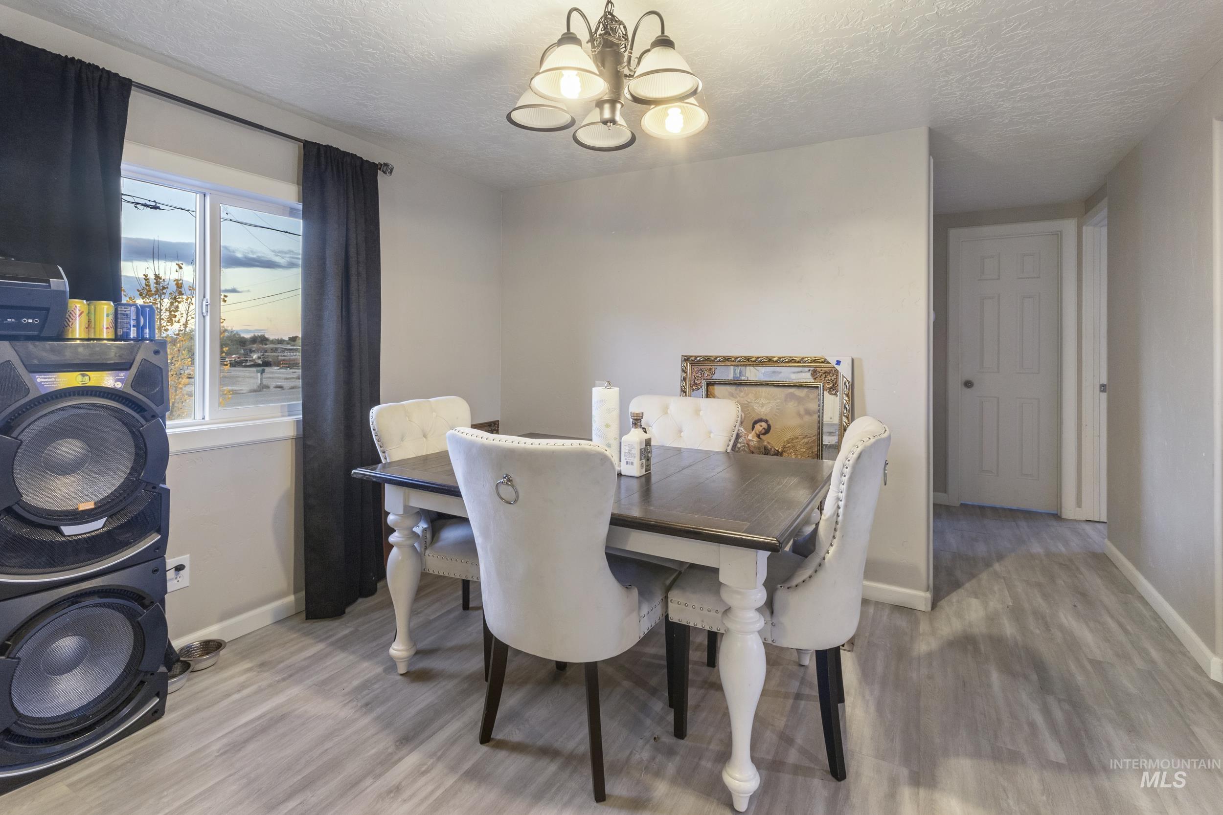 406 S Roswell Property Photo 8