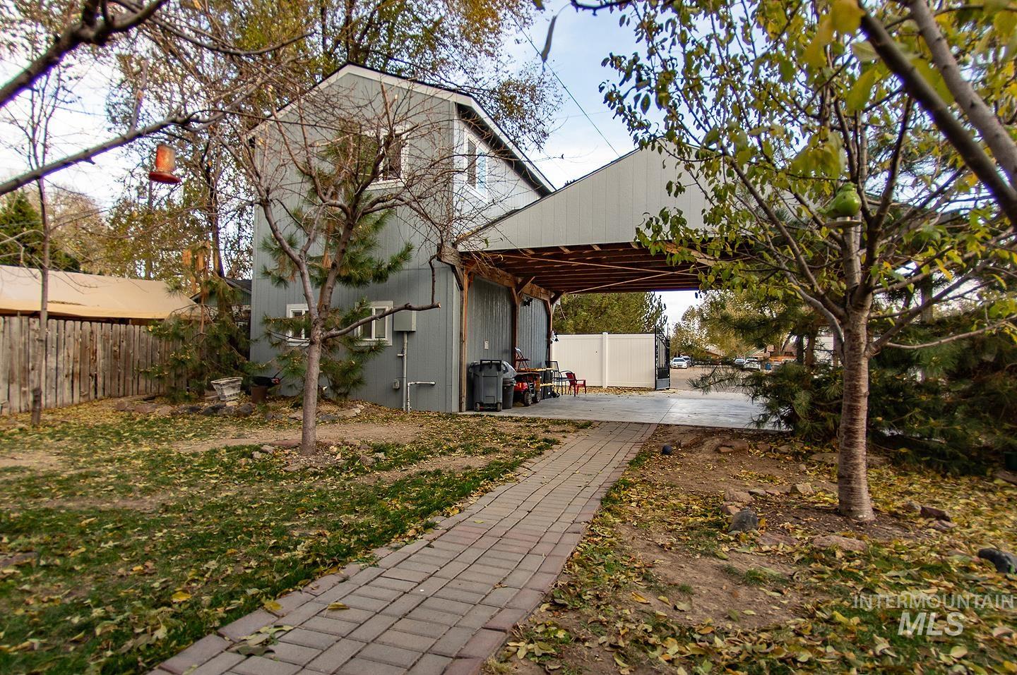 528 18th Ave N Property Photo 30