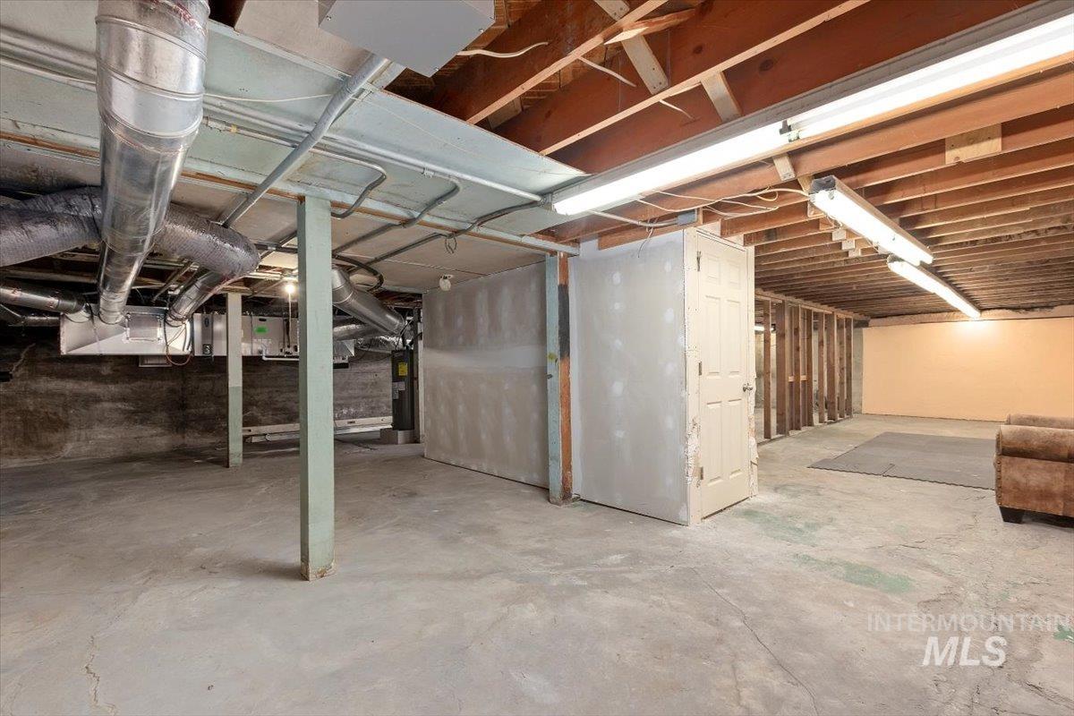 120 W Main St Property Photo 28