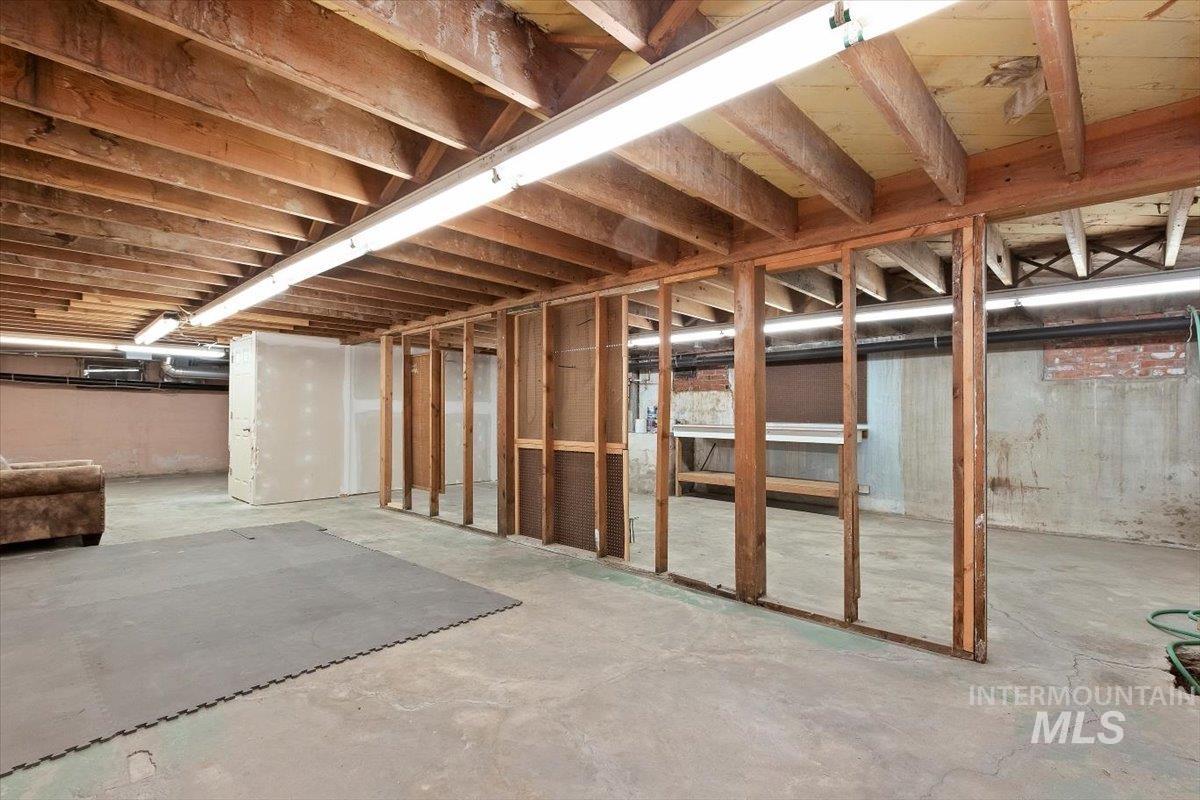 120 W Main St Property Photo 29