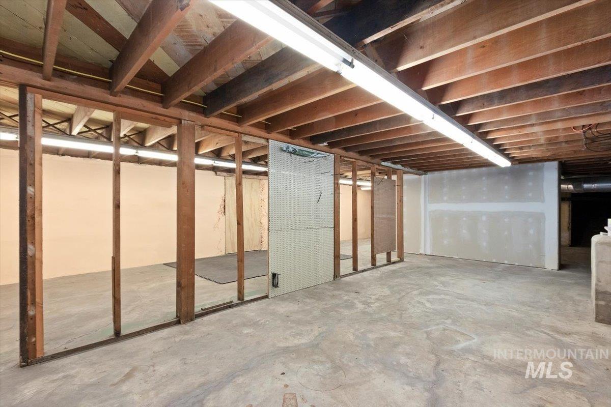 120 W Main St Property Photo 30