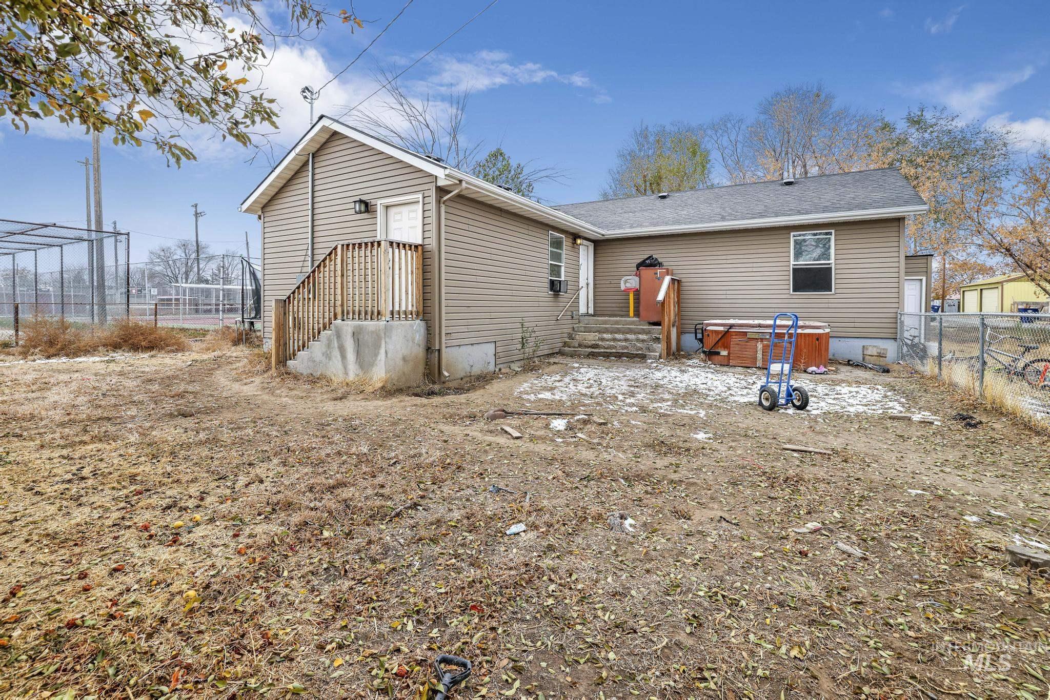 110 7th Street Property Photo 1