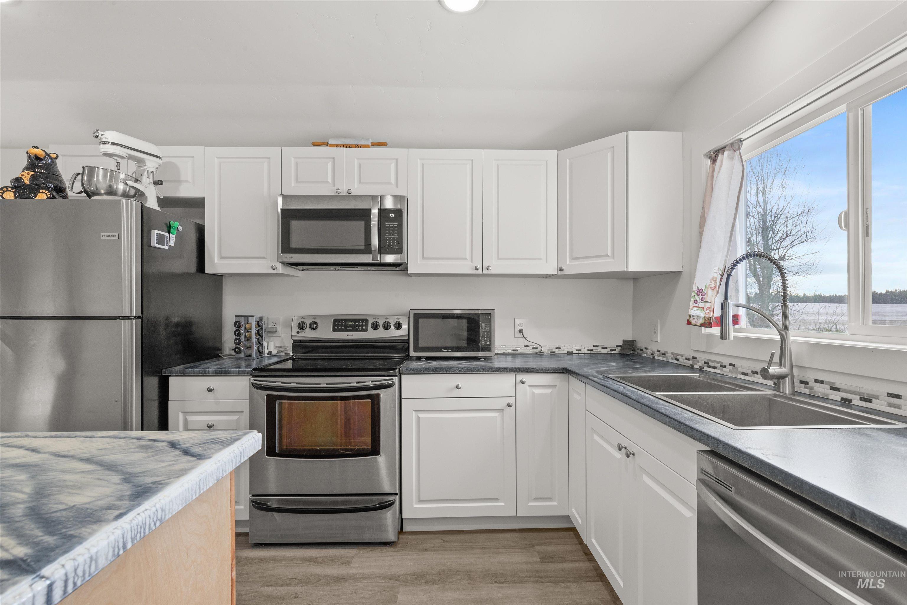 407 Wood Street Property Photo 12