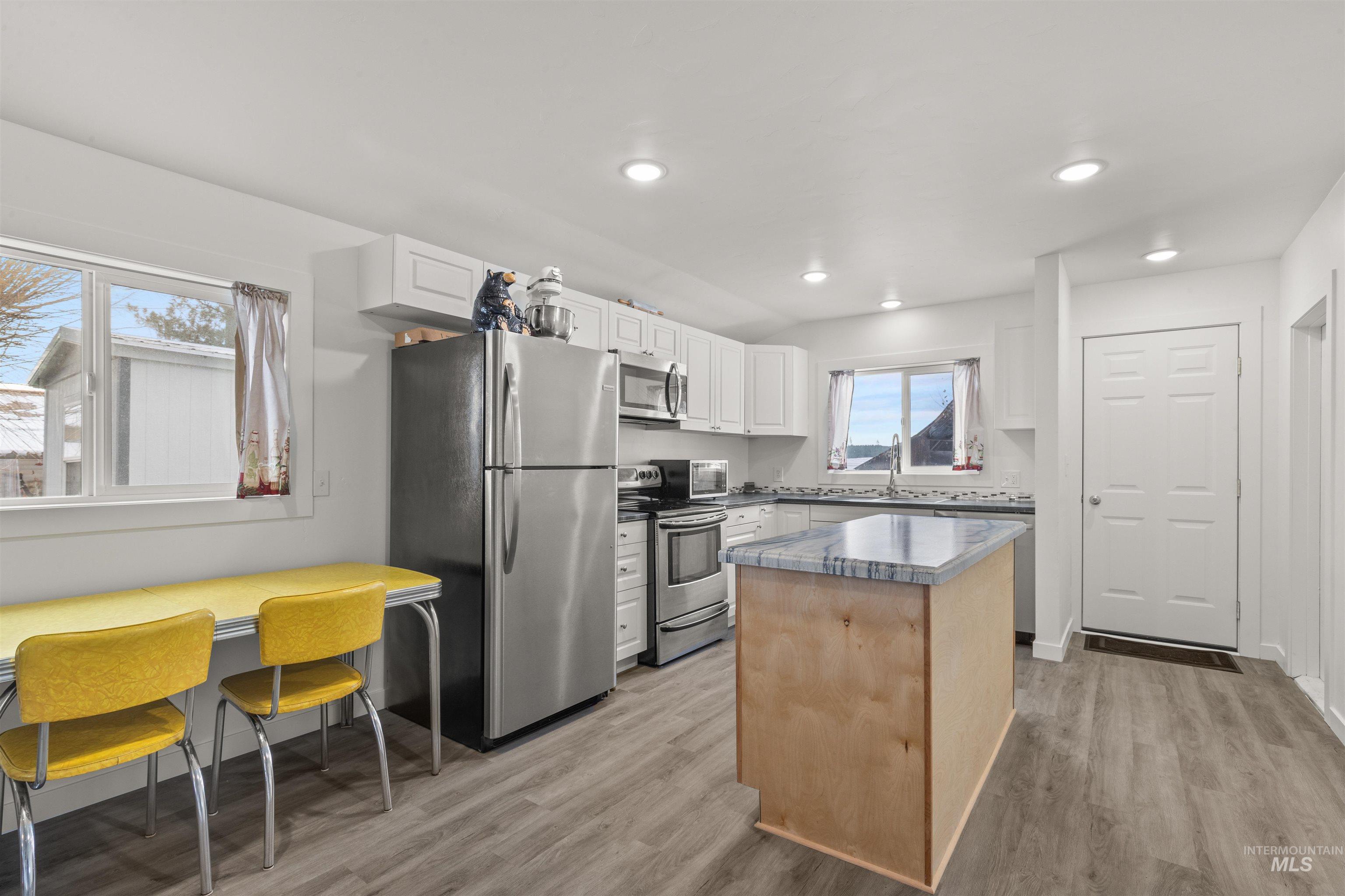 407 Wood Street Property Photo 13