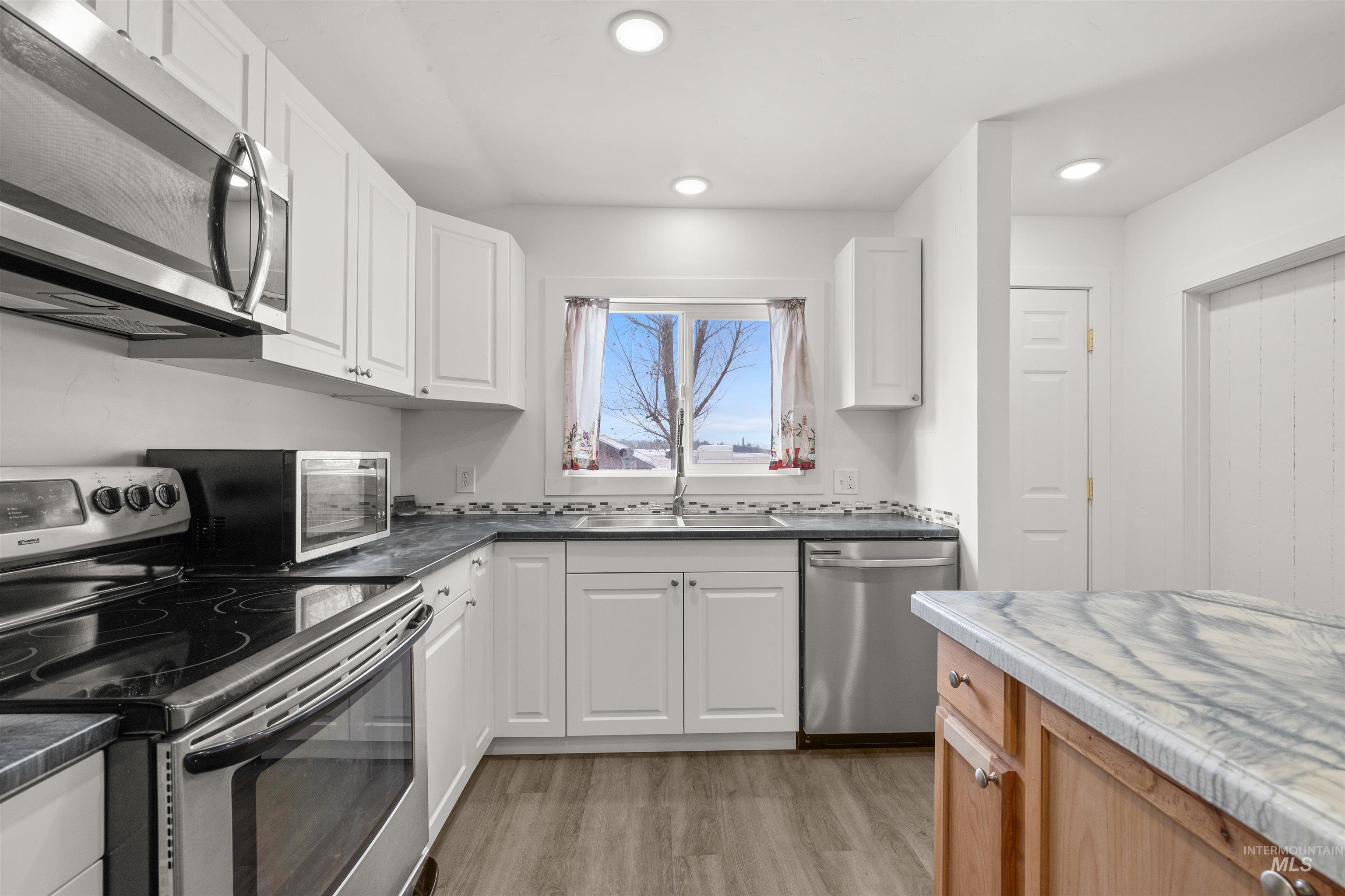 407 Wood Street Property Photo 14