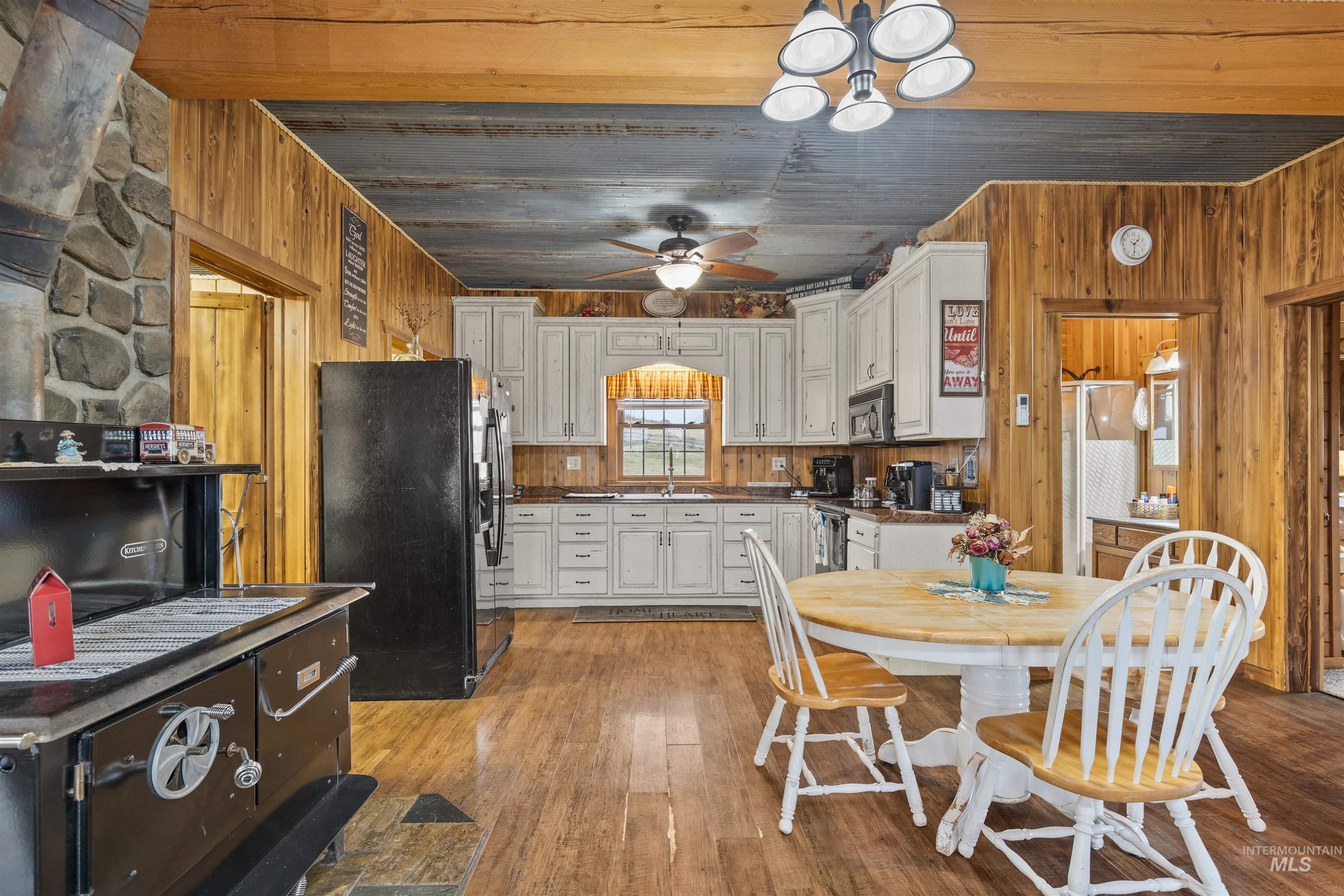 344 Gill Point Rd Property Photo 17