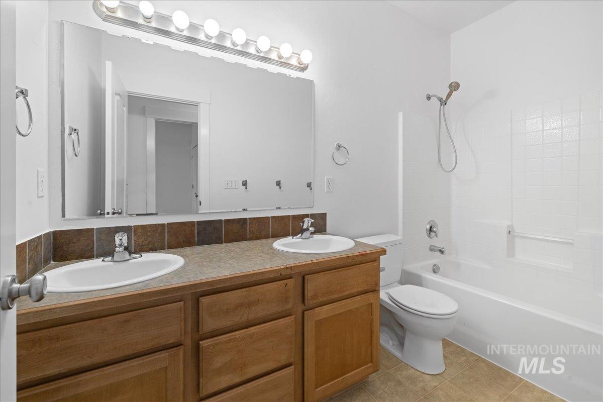 1005 W Linden Street Property Photo 33
