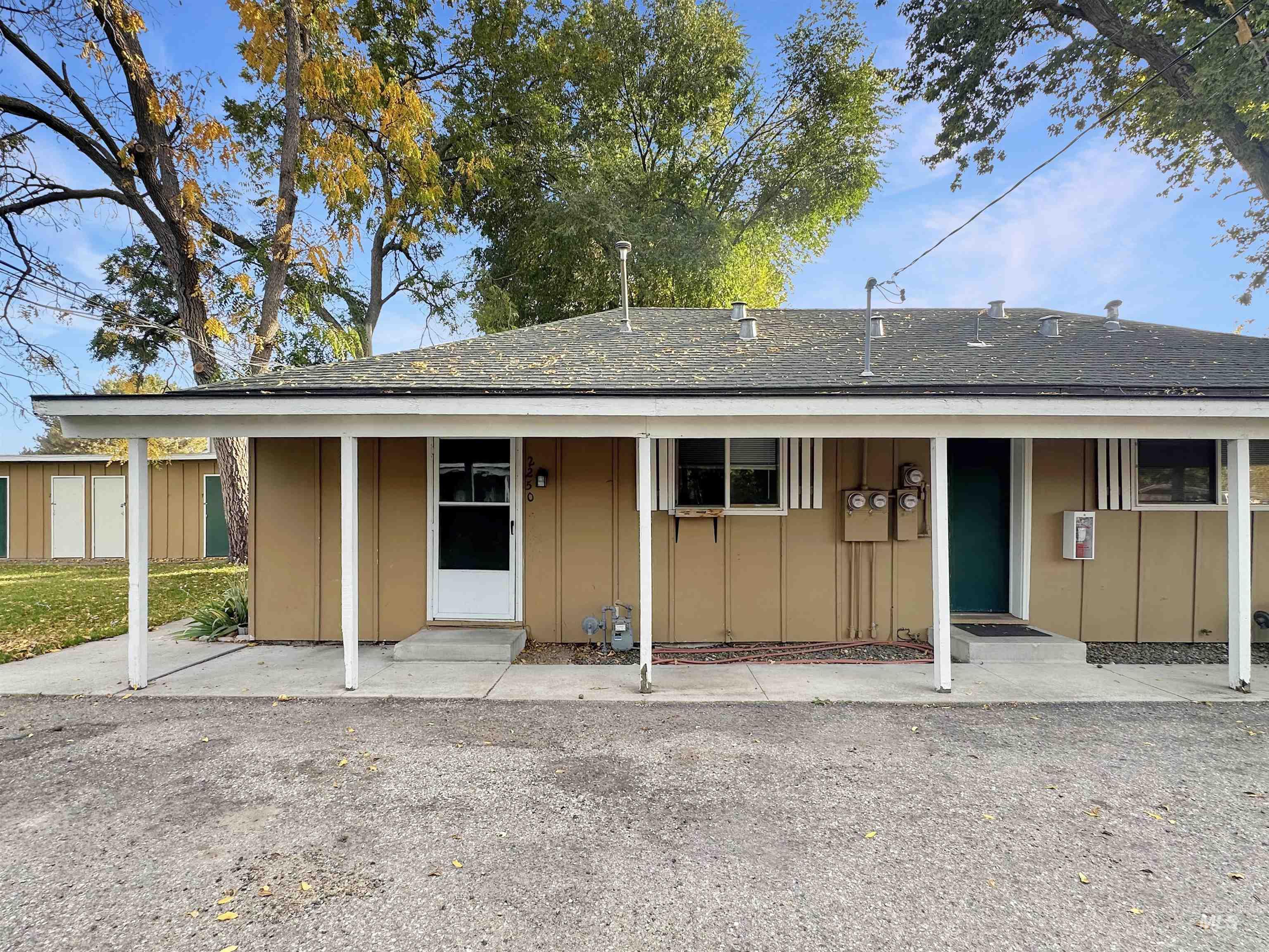 2220 S Hervey Property Photo
