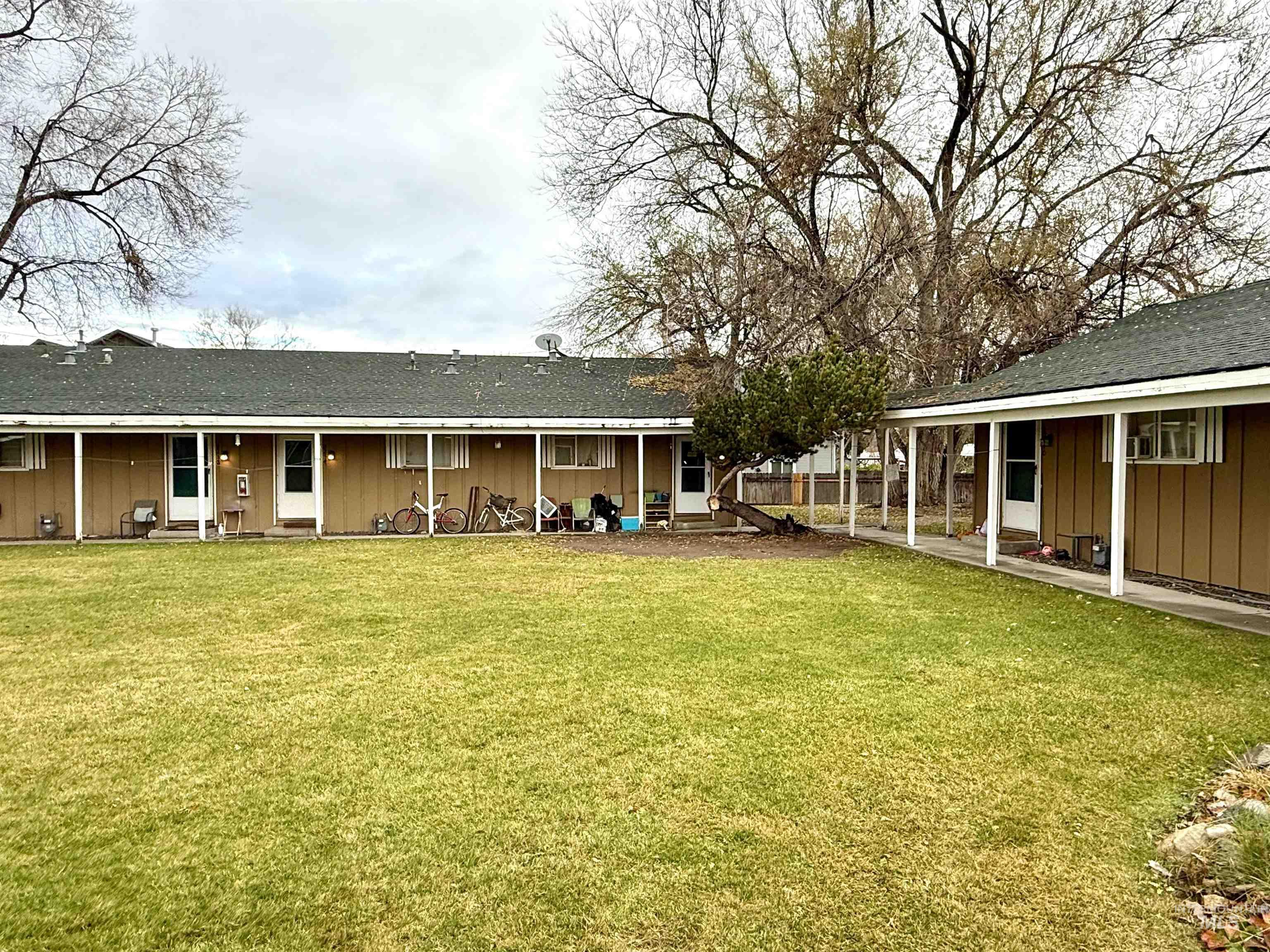 2220 S Hervey Property Photo 4
