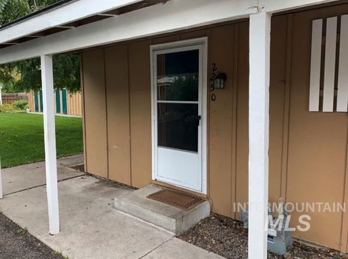 2220 S Hervey Property Photo 8