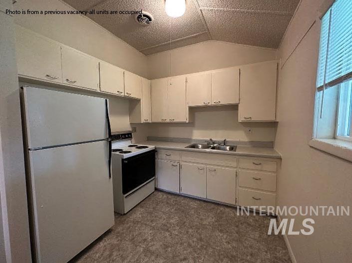2220 S Hervey Property Photo 12