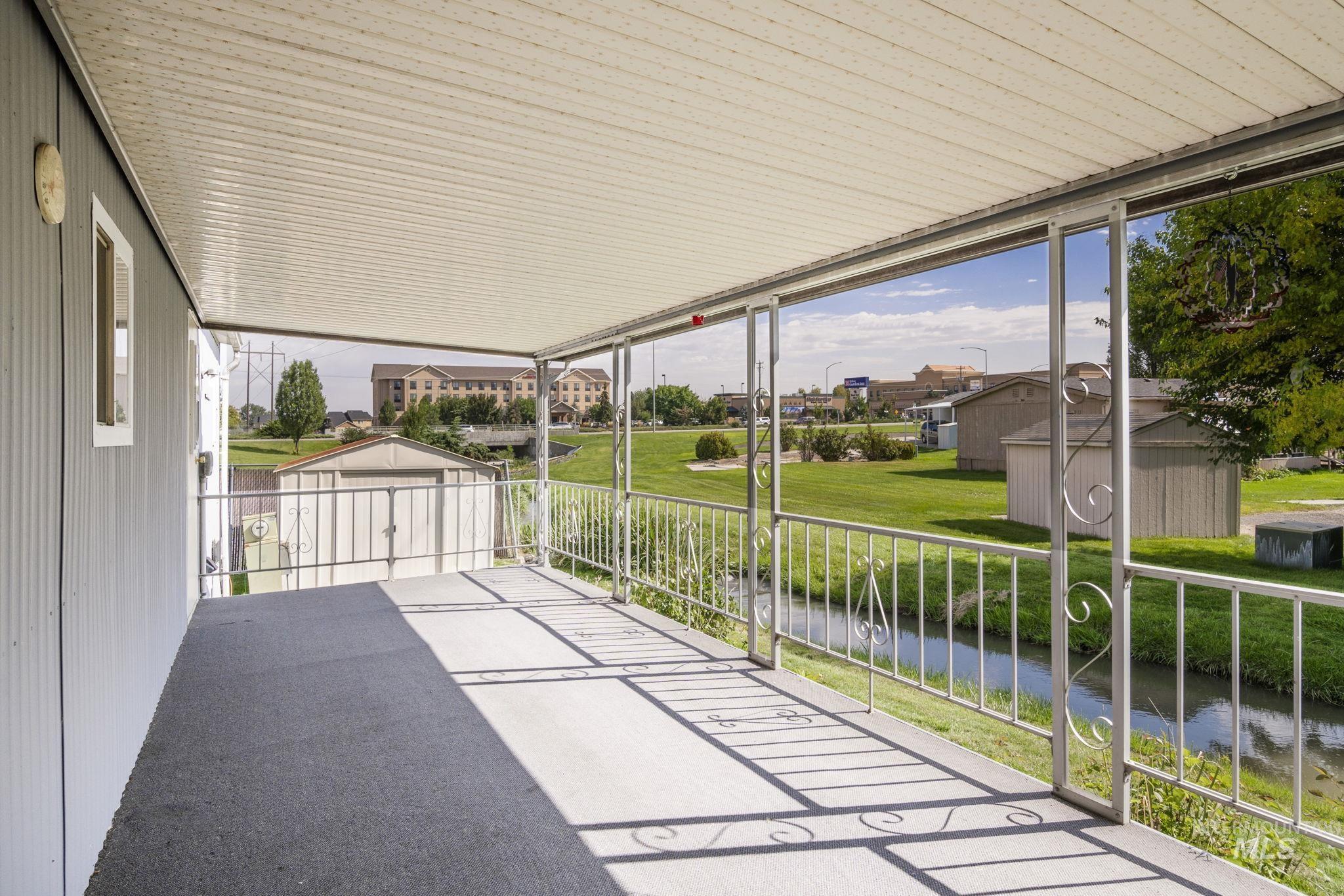 450 Poleline Property Photo 3