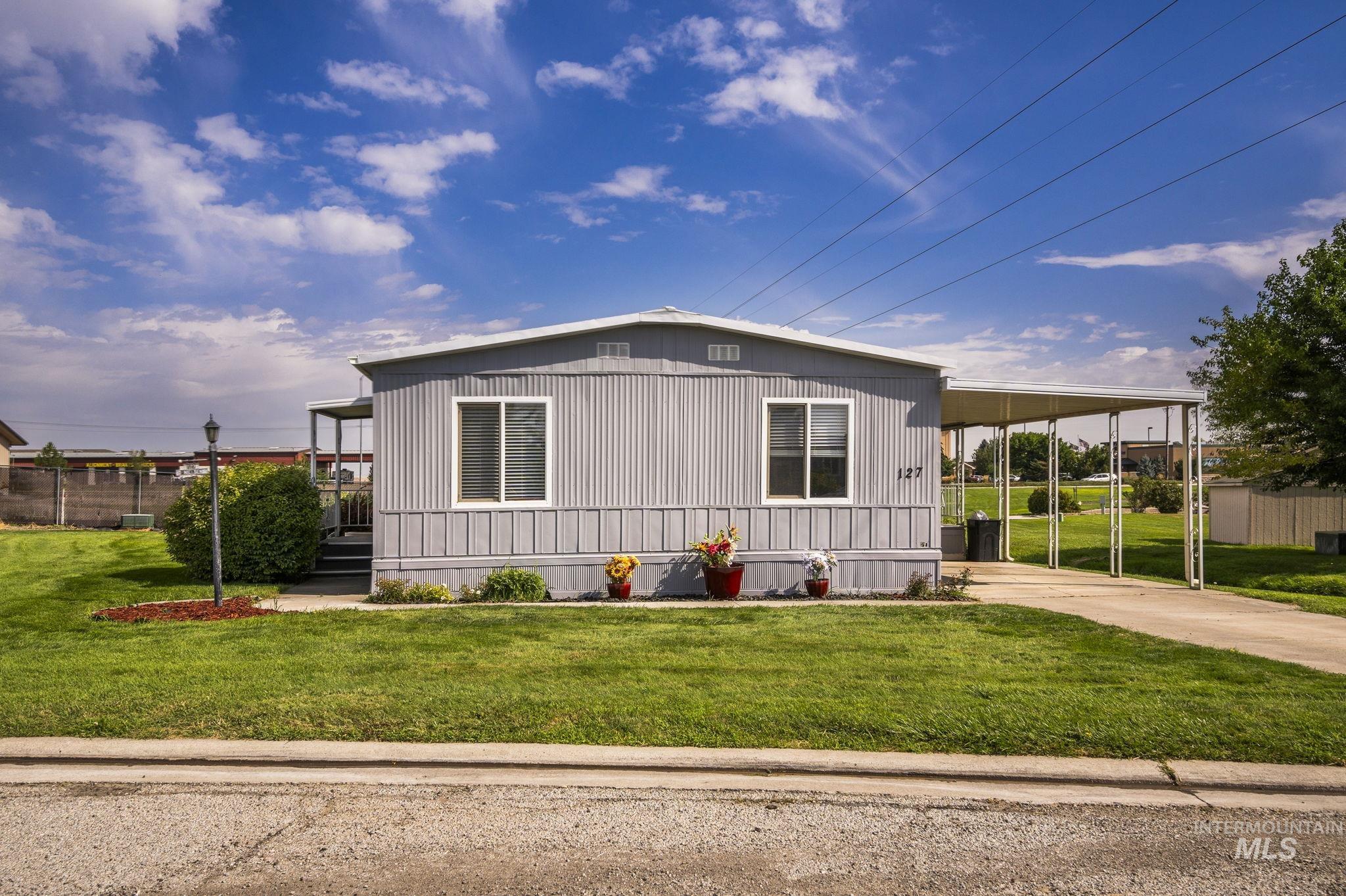 450 Poleline Property Photo 6