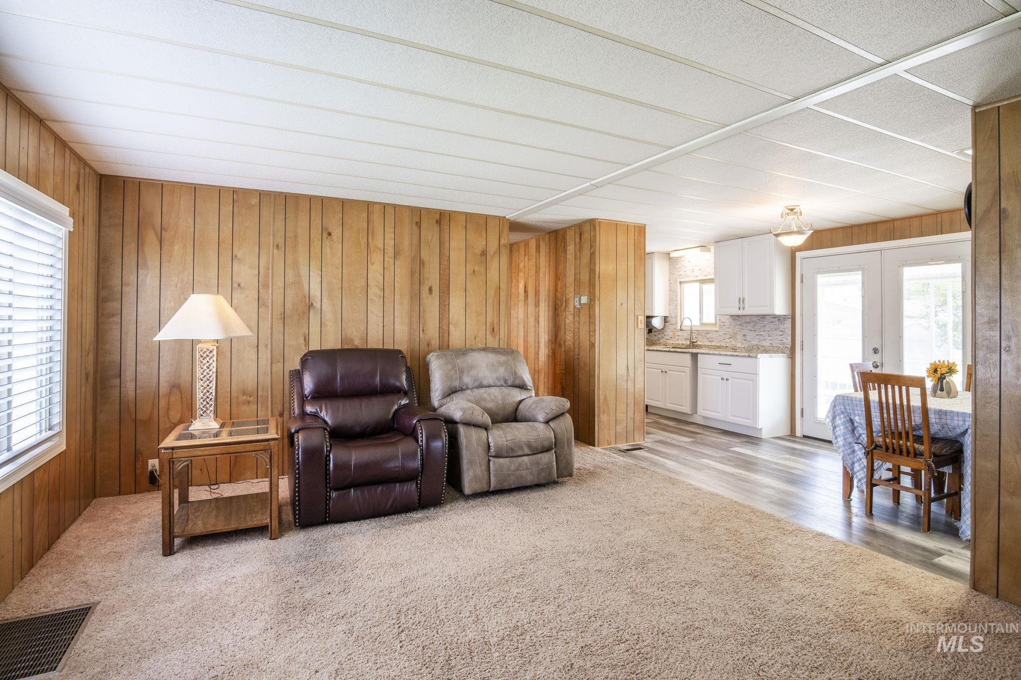 450 Poleline Property Photo 10