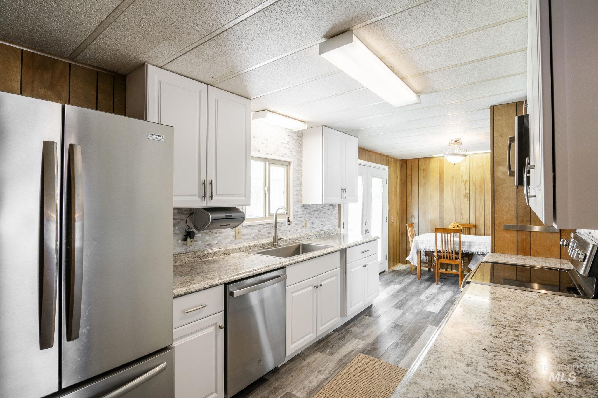 450 Poleline Property Photo 12