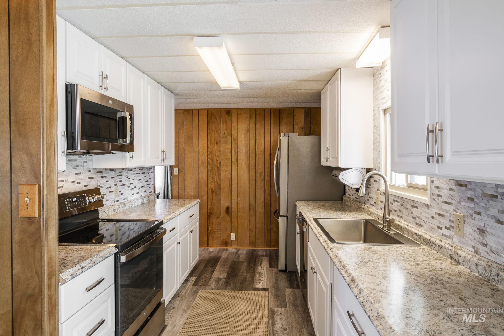 450 Poleline Property Photo 13
