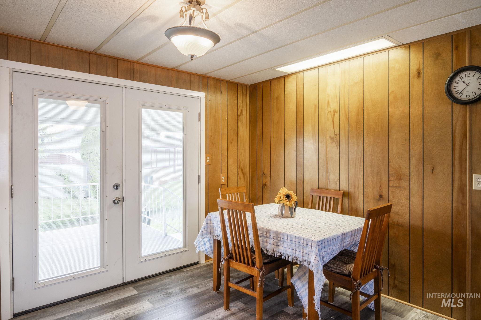 450 Poleline Property Photo 14