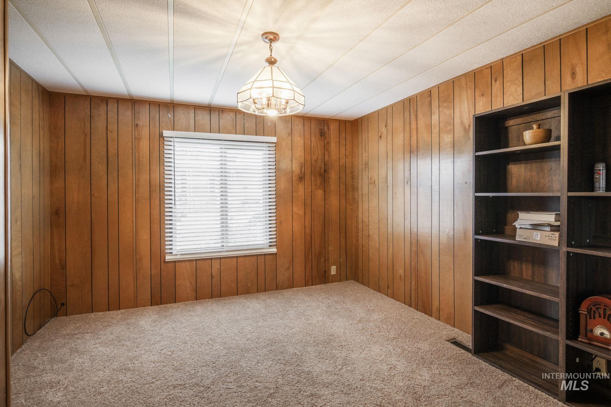 450 Poleline Property Photo 15