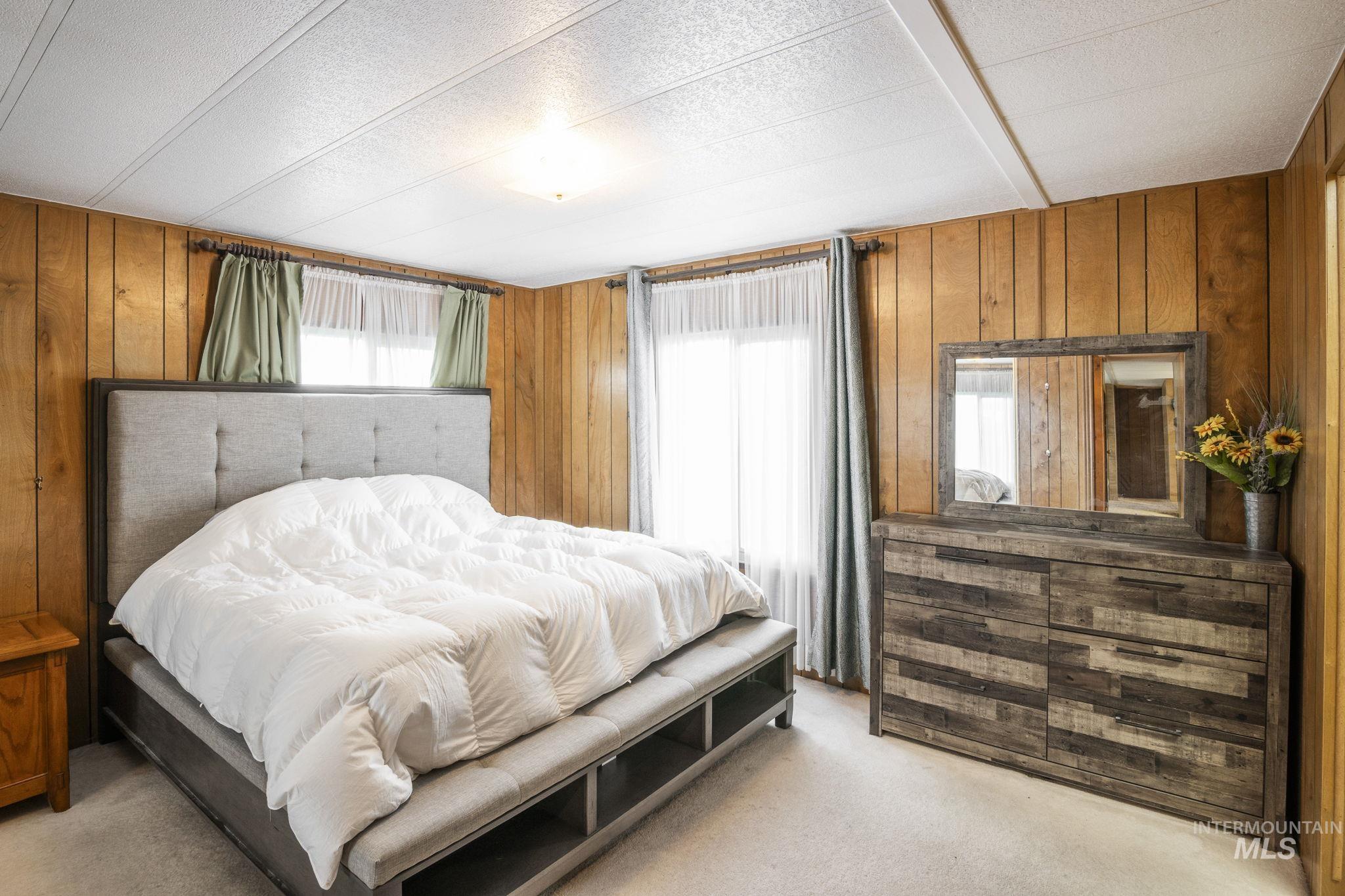 450 Poleline Property Photo 16