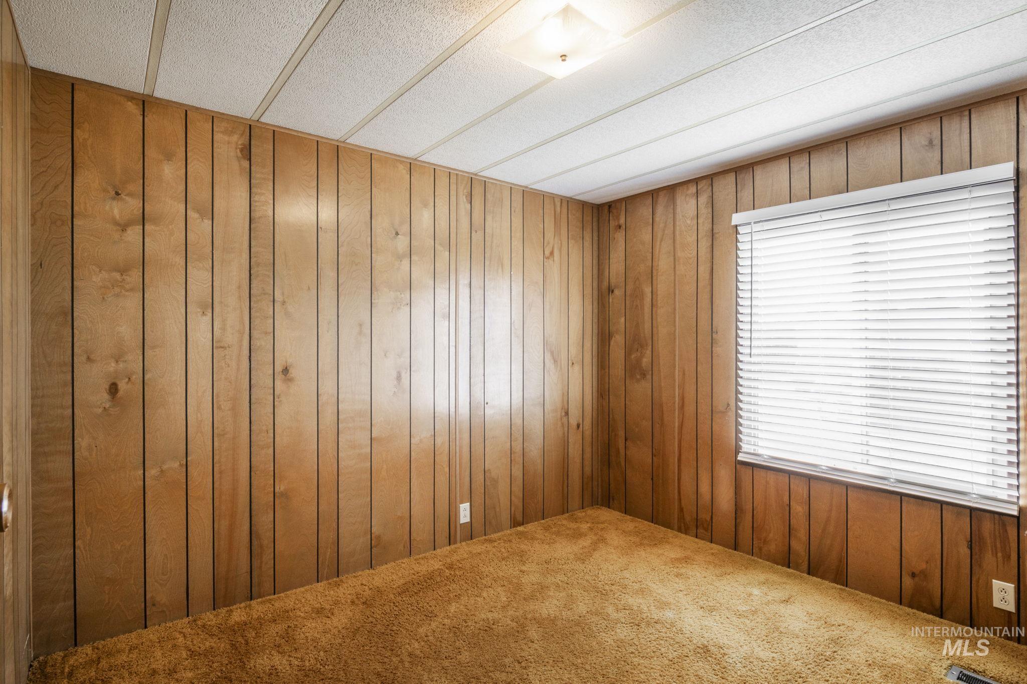 450 Poleline Property Photo 18