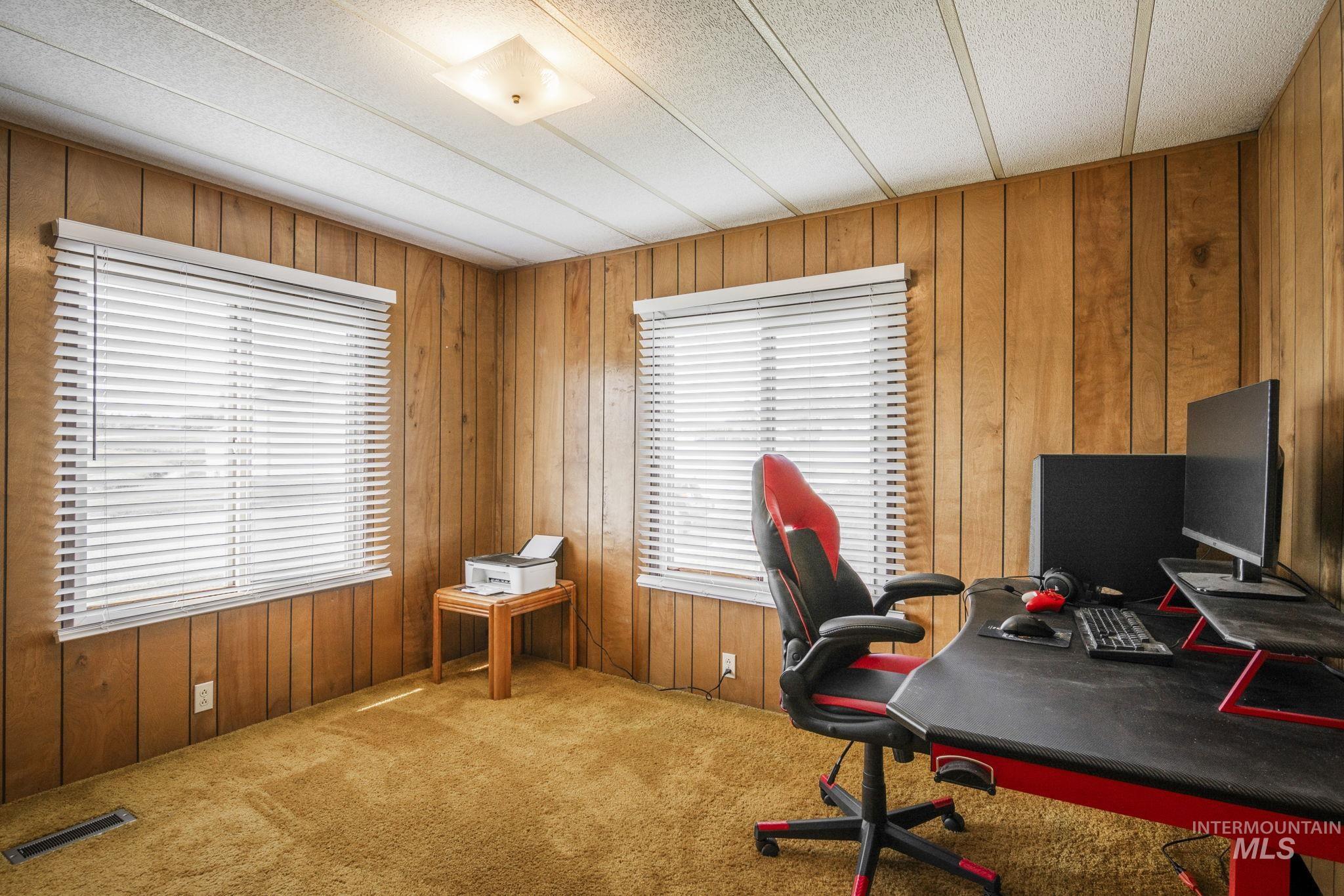 450 Poleline Property Photo 19
