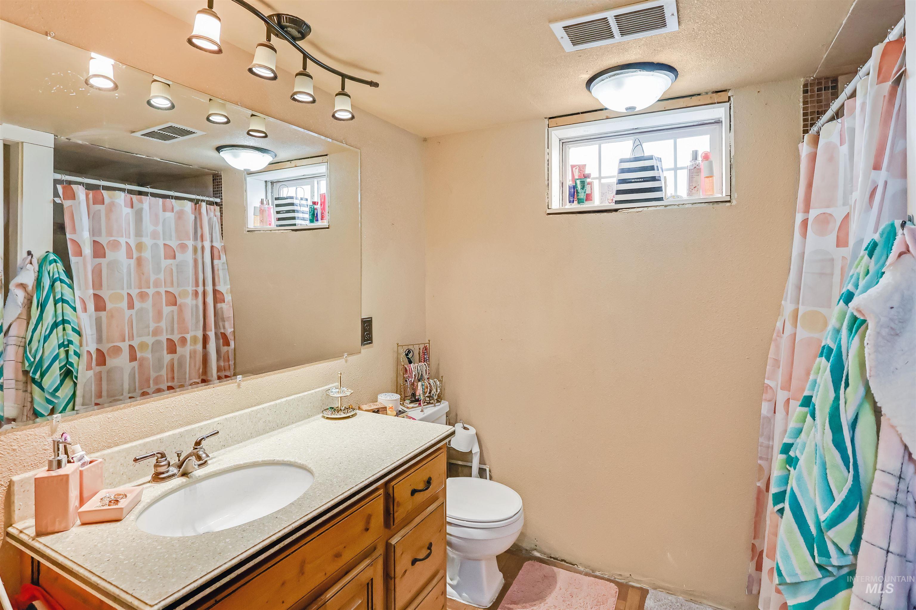 136 S 100 W Property Photo 22