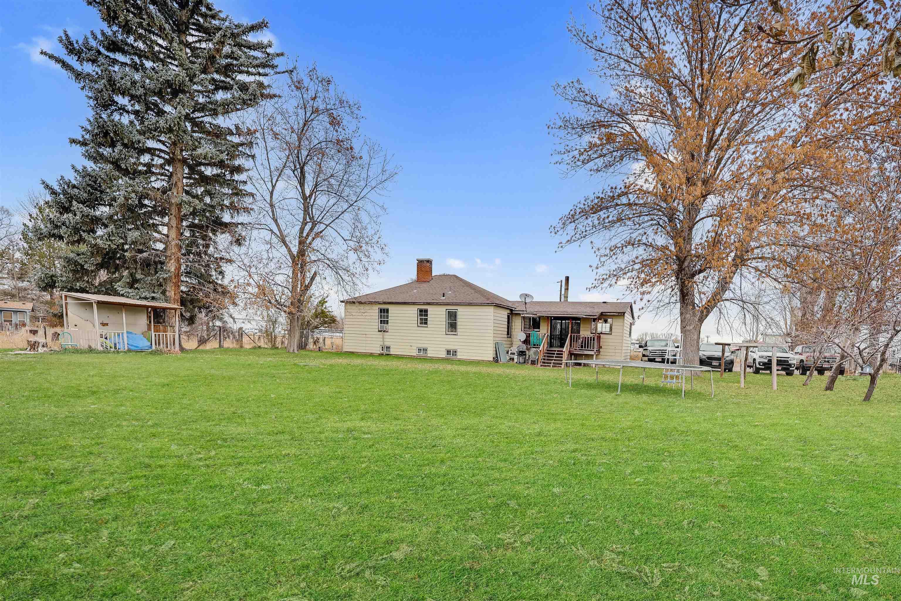 136 S 100 W Property Photo 28