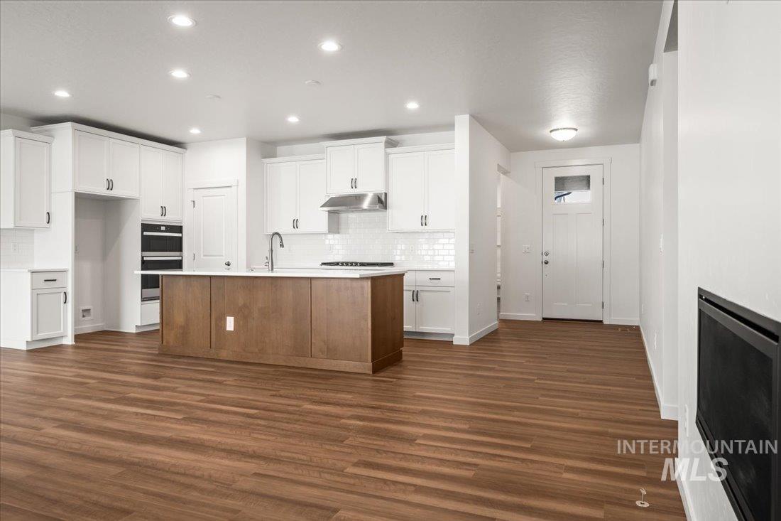 8335 S Cobalt Sky Ave Property Photo 6