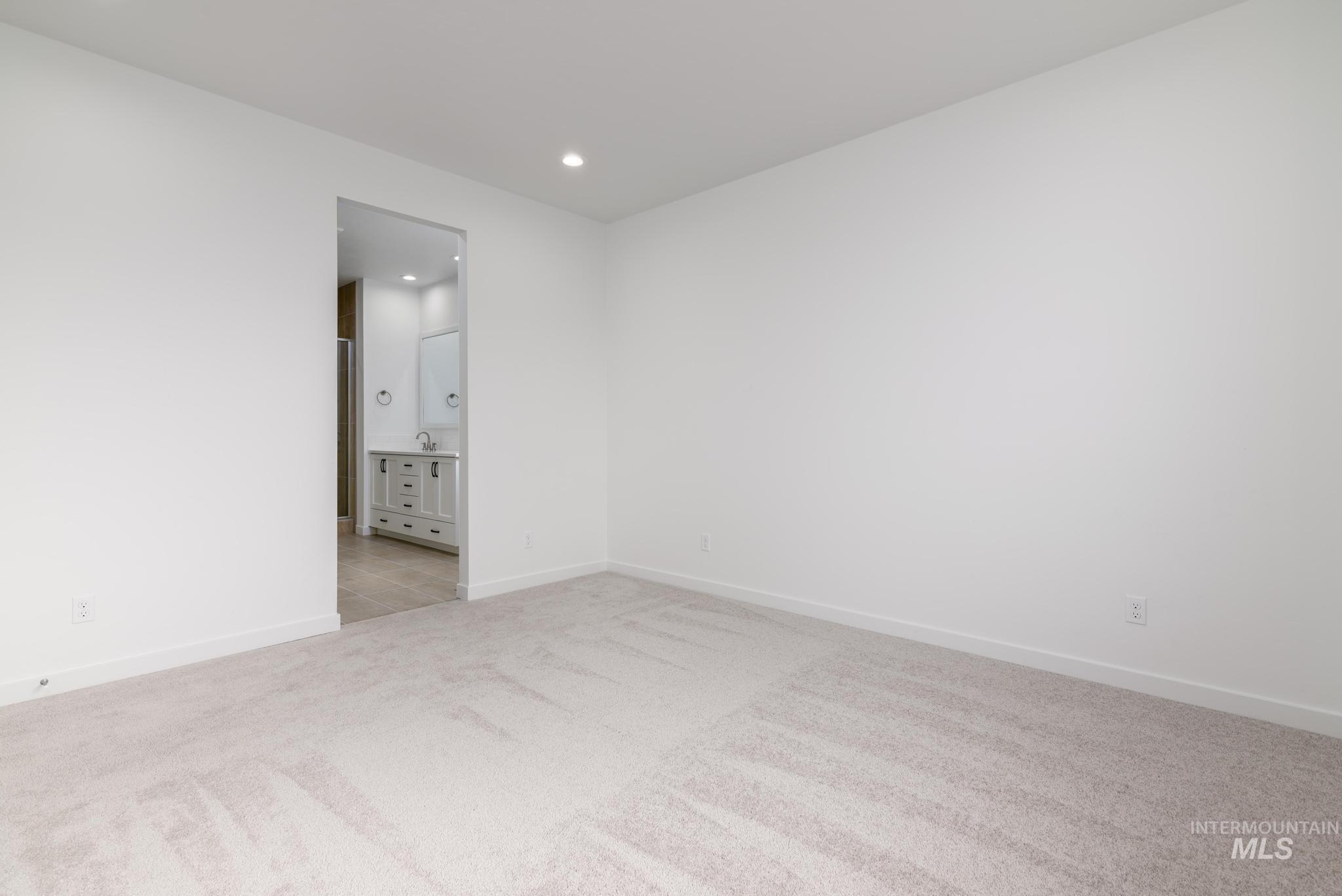 8448 S Updale Ave Property Photo 5