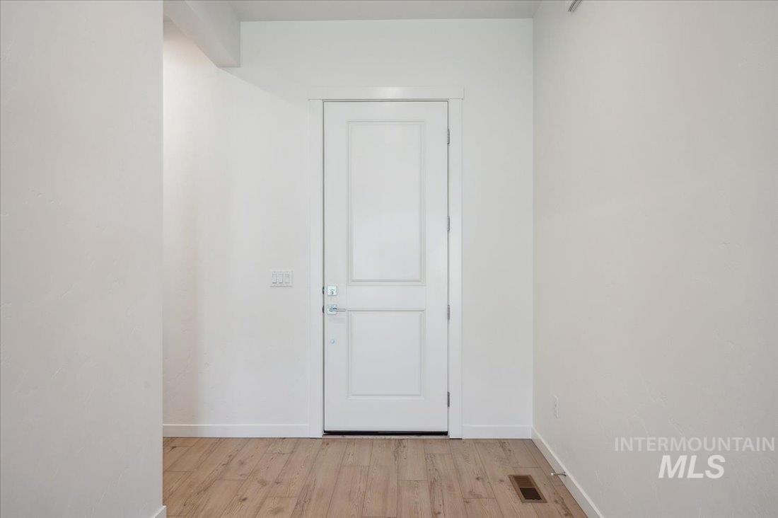 8828 S Waterclover Way Property Photo 3