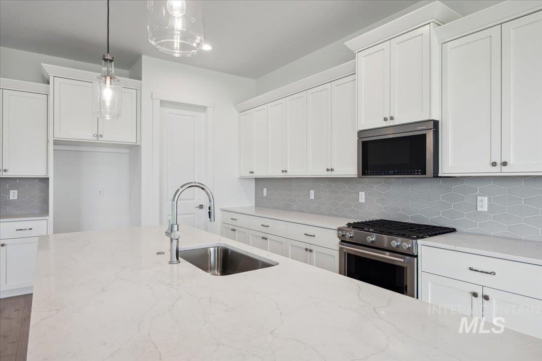 8828 S Waterclover Way Property Photo 13