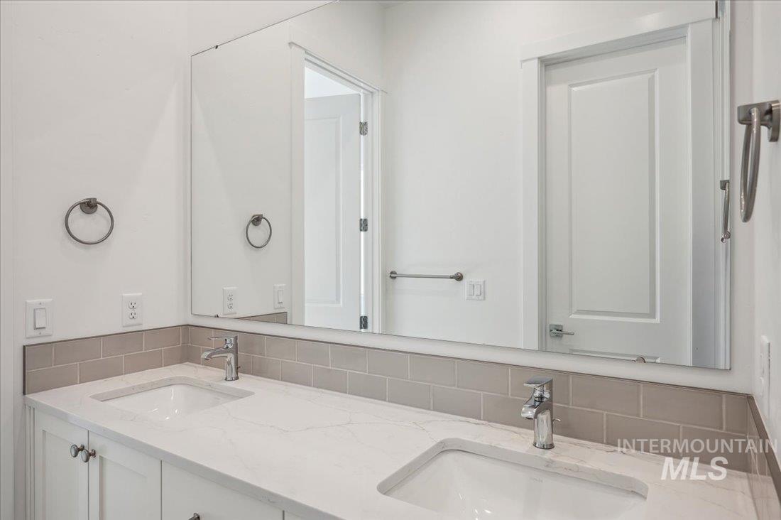 8828 S Waterclover Way Property Photo 32